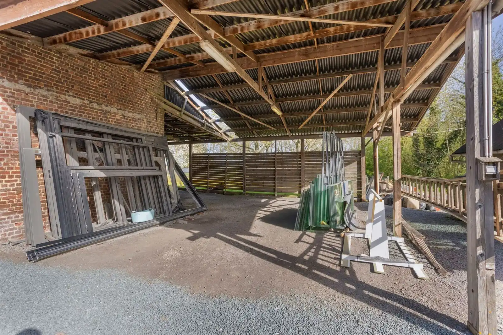 Magazijn met woning  foto 4