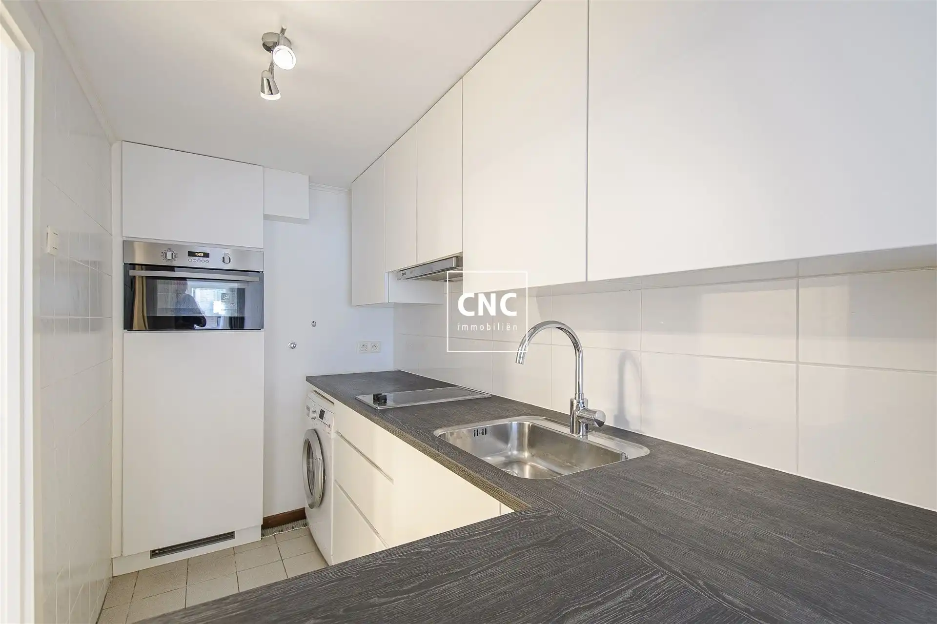 Ongemeubelde studio op centrale ligging nabij de Zoutelaan foto 4