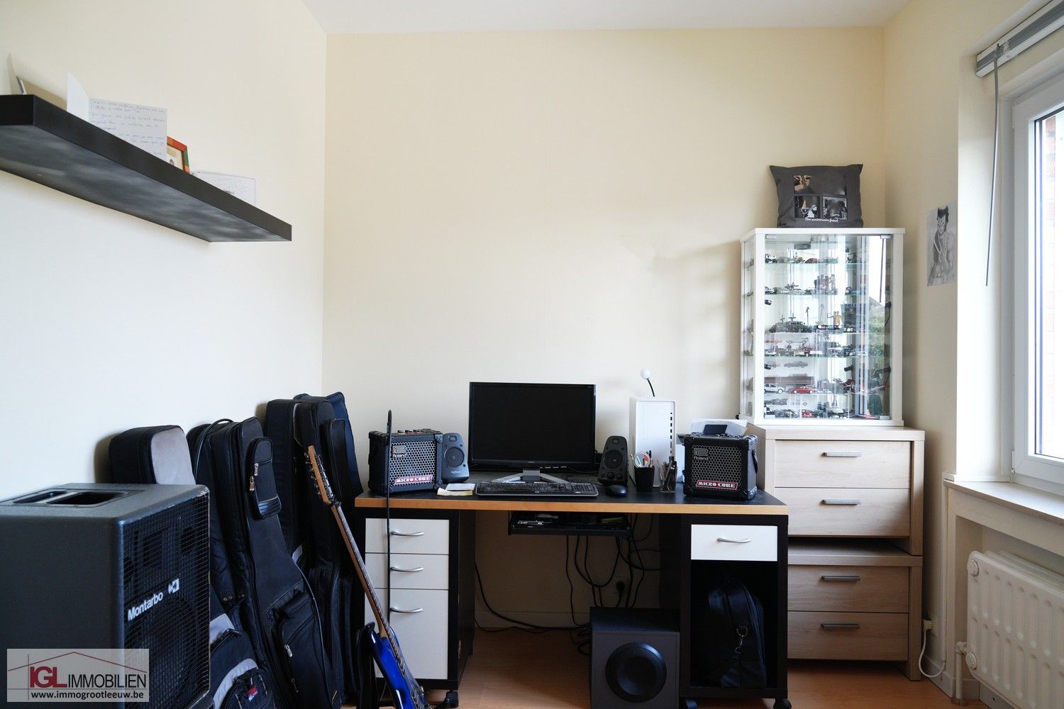 Ruime bungalow met dubbele garage en tuin te koop in Sint-Pieters-Leeuw foto 16