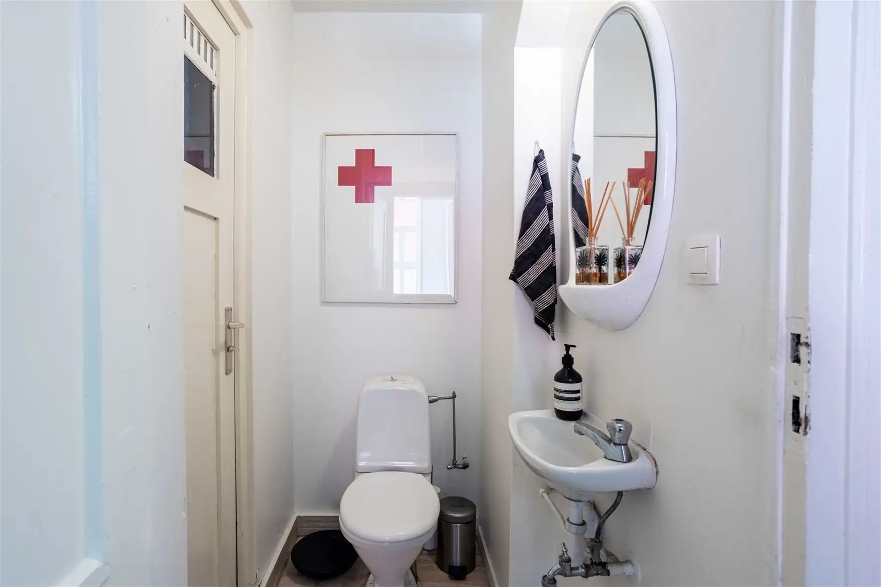 Horecapand met terras aan het water in hartje Gent foto 8