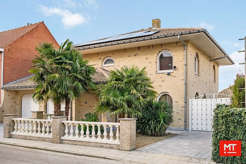 Energiezuinige en instapklare woning (2005) met 5 slaapkamers, 3 garages en tuin op een rustige locatie in Kruiseke foto 4