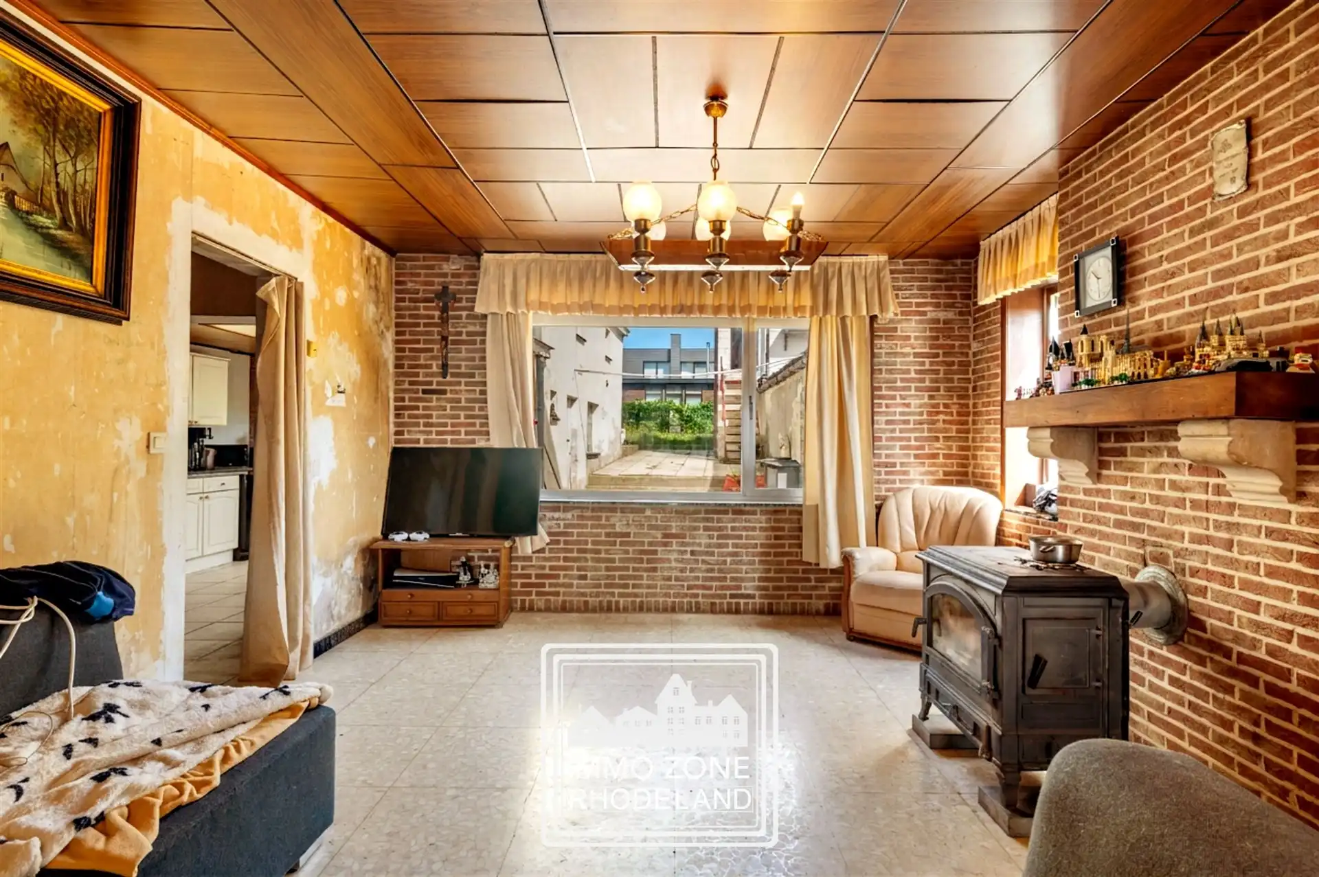 Gunstig gelegen te renoveren woning met veel potentieel foto 6