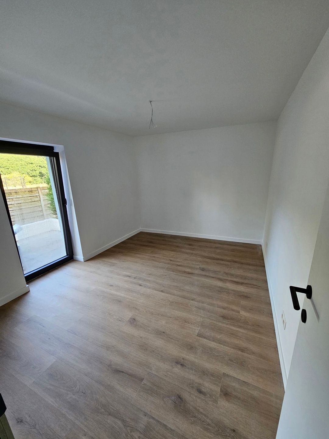 Gerenoveerd gelijkvloers appartement met 2 slaapkamers foto 9