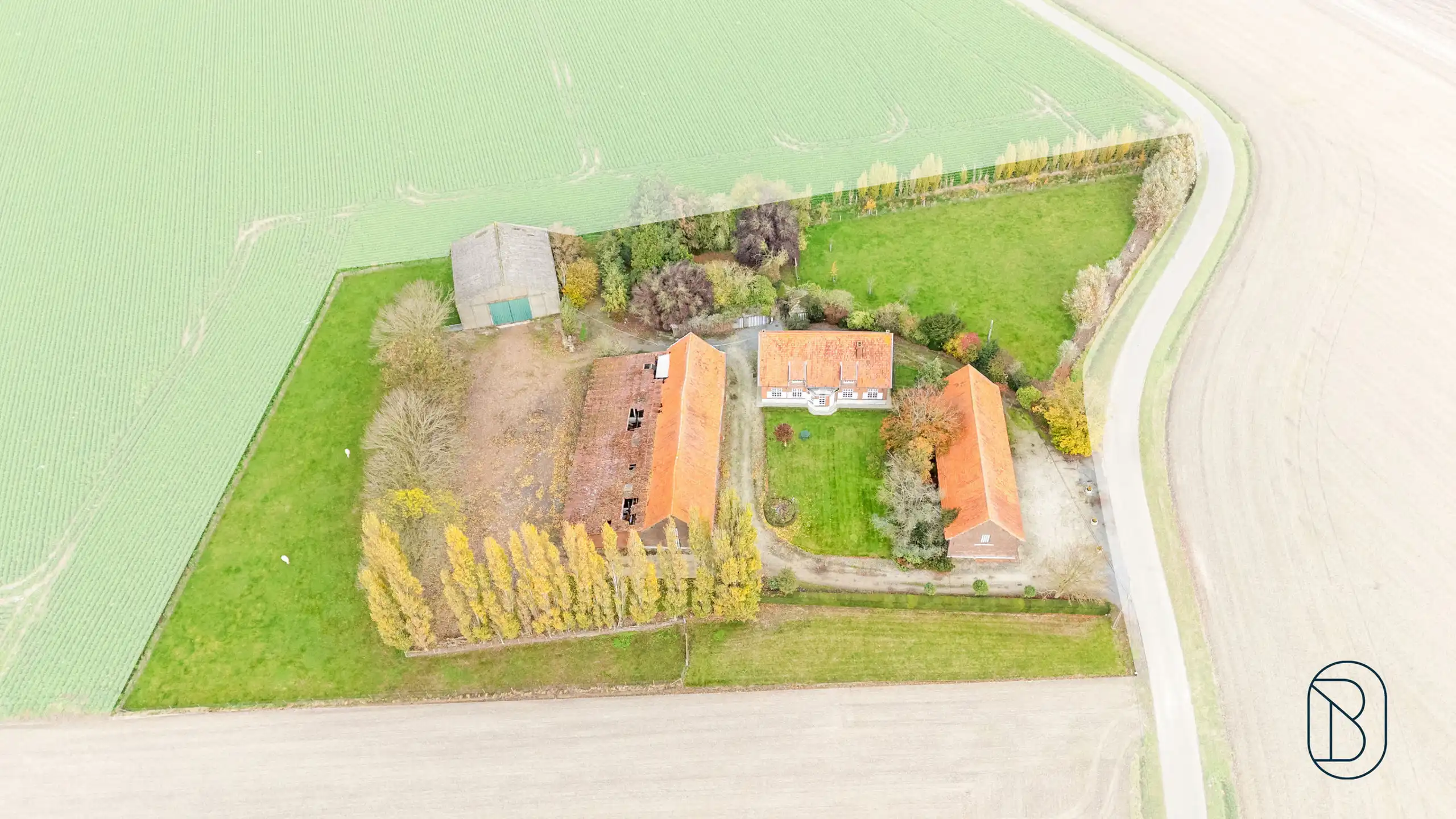 Unieke charmante vierkantshoeve op 1 hectare grond te Ieper foto 27