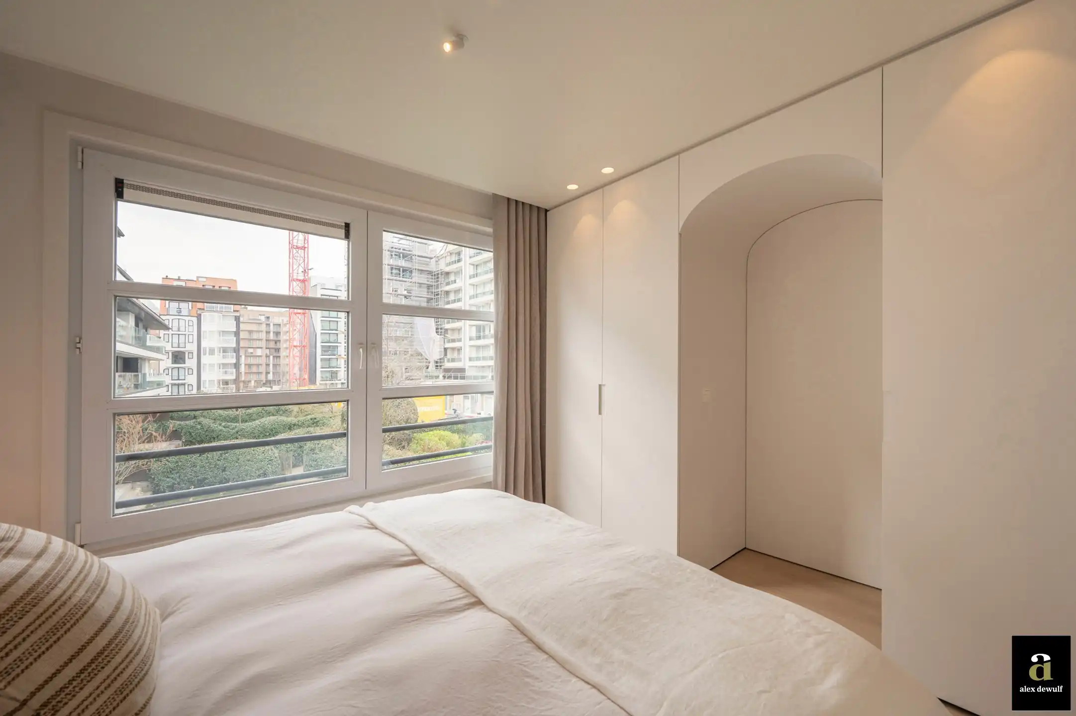 Uitstekend gelegen en stijlvol gerenoveerd appartement met goed zeezicht in villaresidentie [Kustlaan - Knokke Zoute]. foto 37