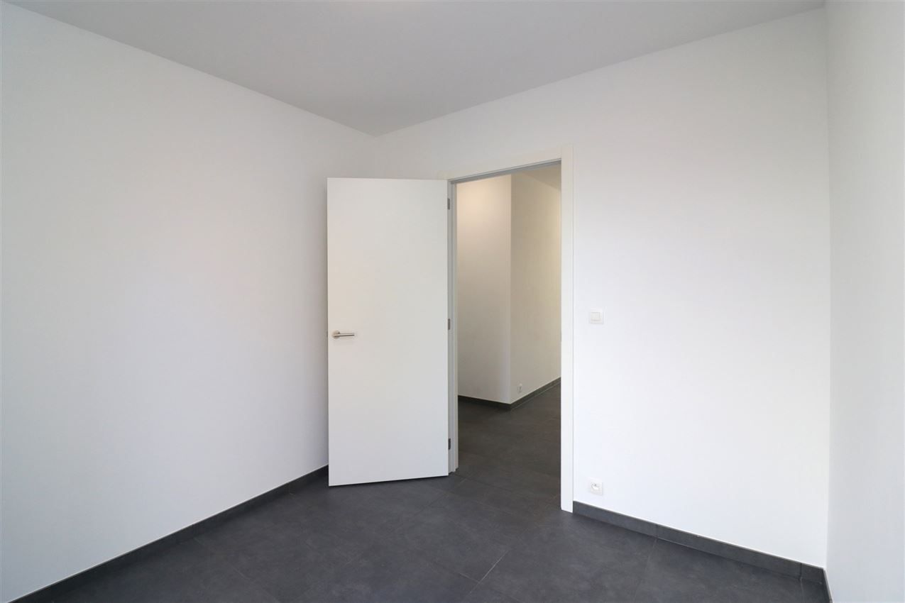 Zonnig appartement, zuidterras, twee slpk, autostaanplaats op gunstige locatie foto 20