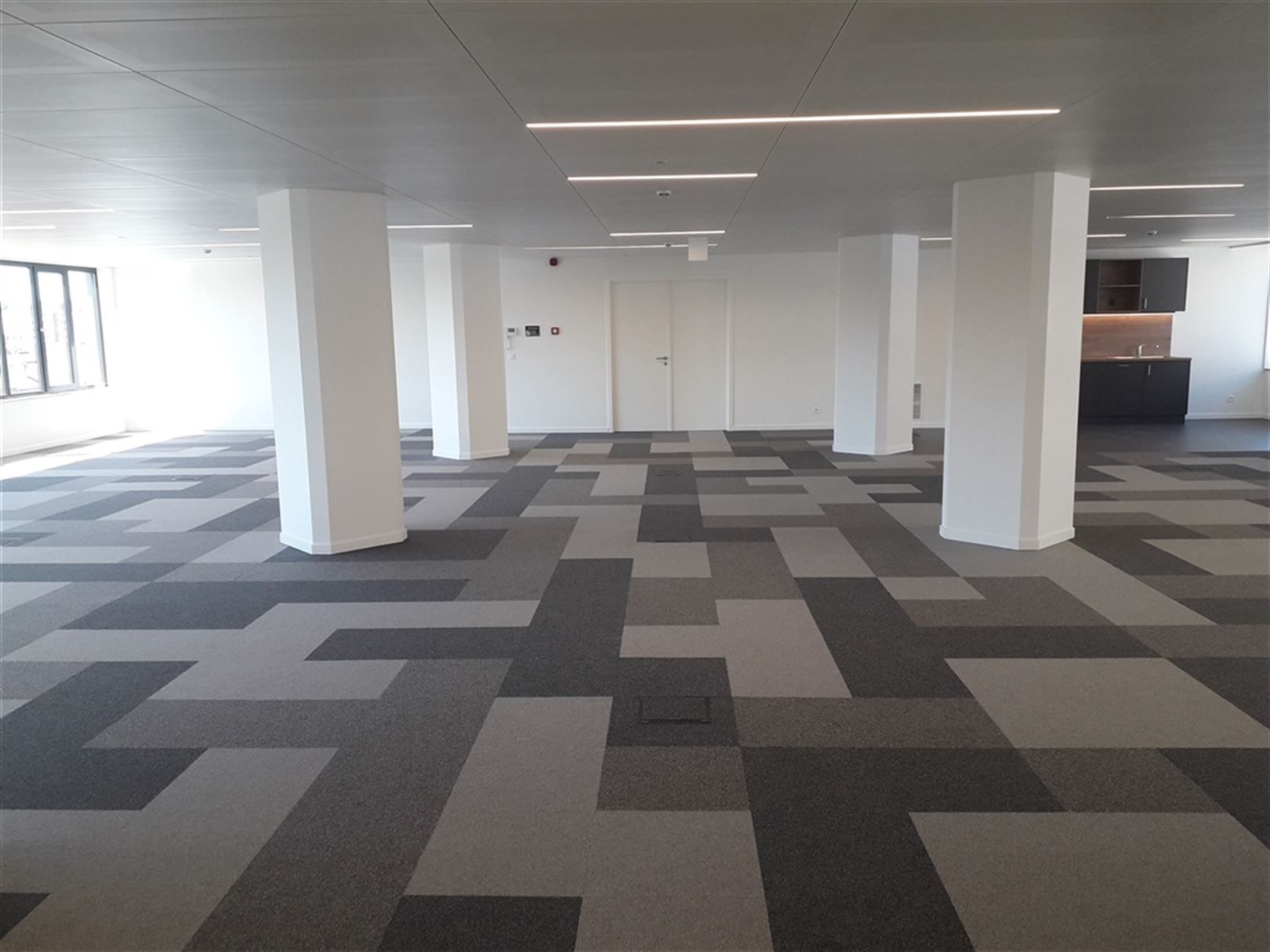 Volledig rerenoveerde kantoren te huur vanaf 150 m² foto 3