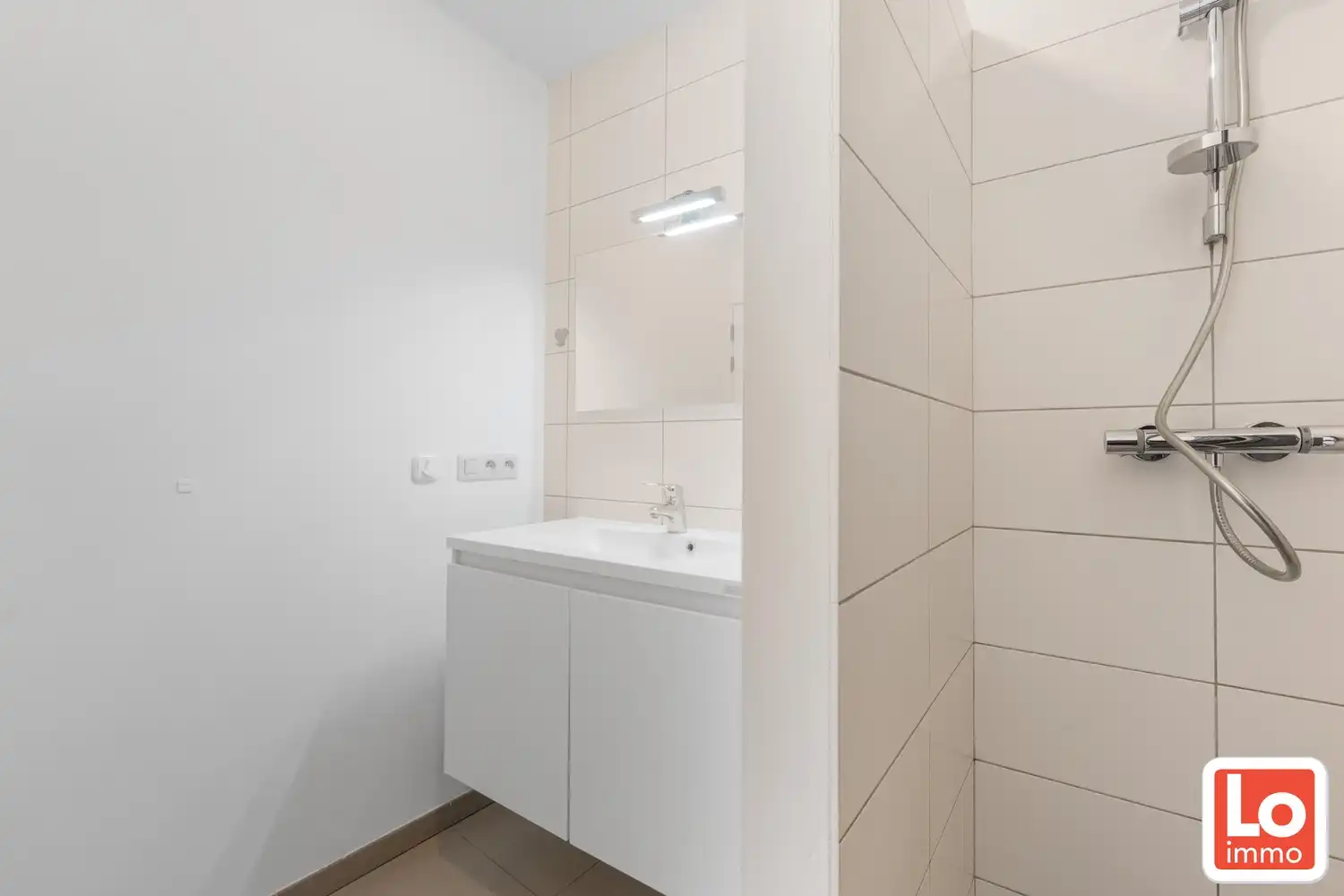 Mooi appartement met 2 slaapkamers en zuid-gericht terras in centrum Lochristi foto 6