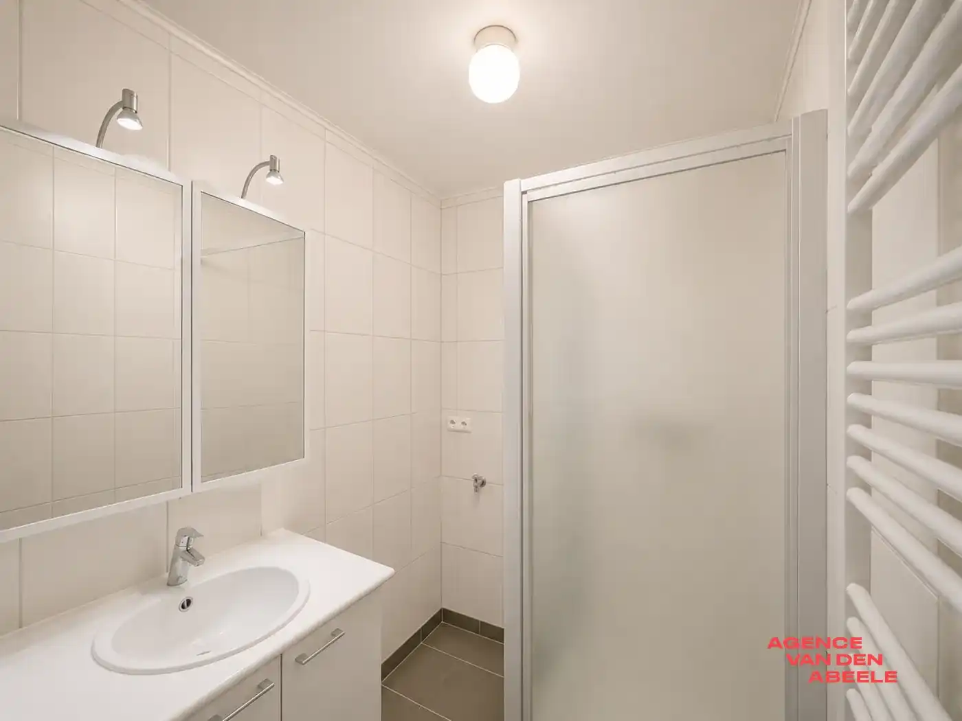 Uitzonderlijk breed appartement met 2 slaapkamers en terras foto 9
