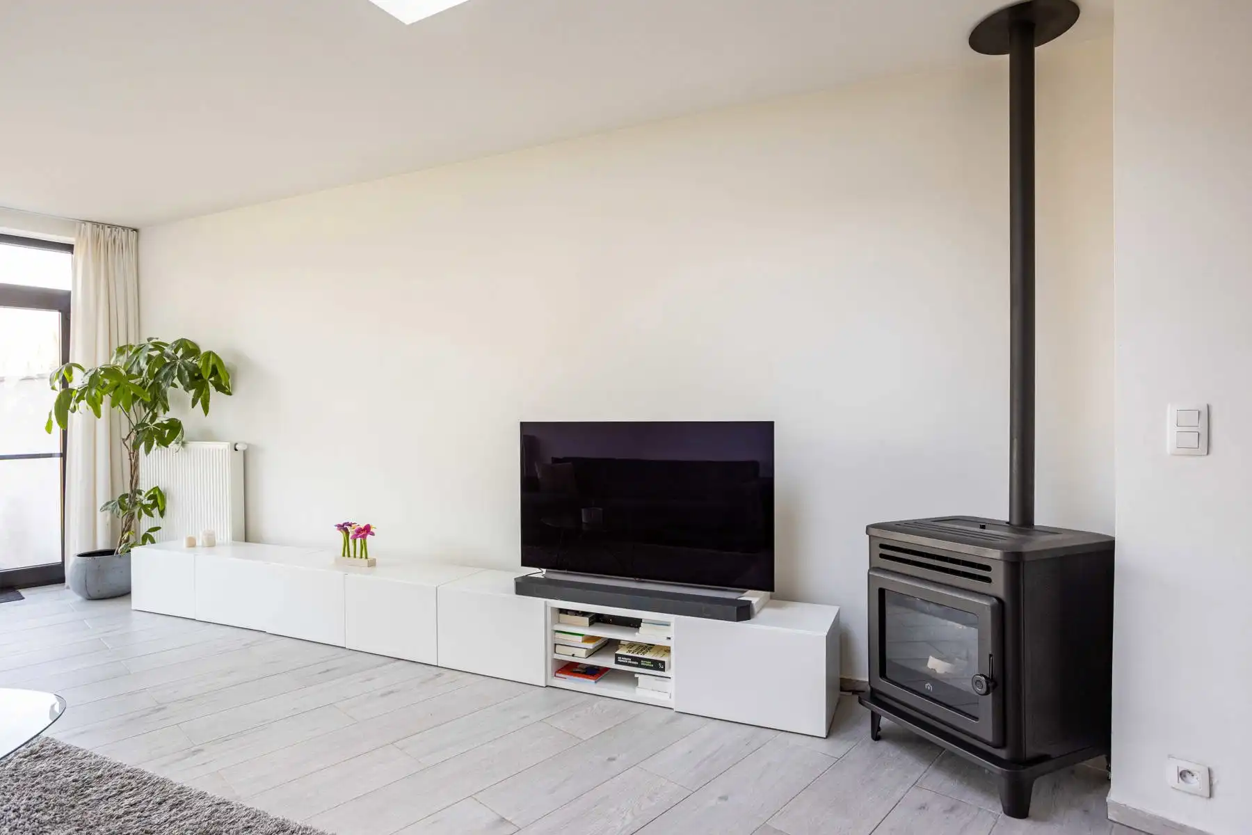 Instapklare totaal gerenoveerde woning in verkeersluwe straat! foto 10