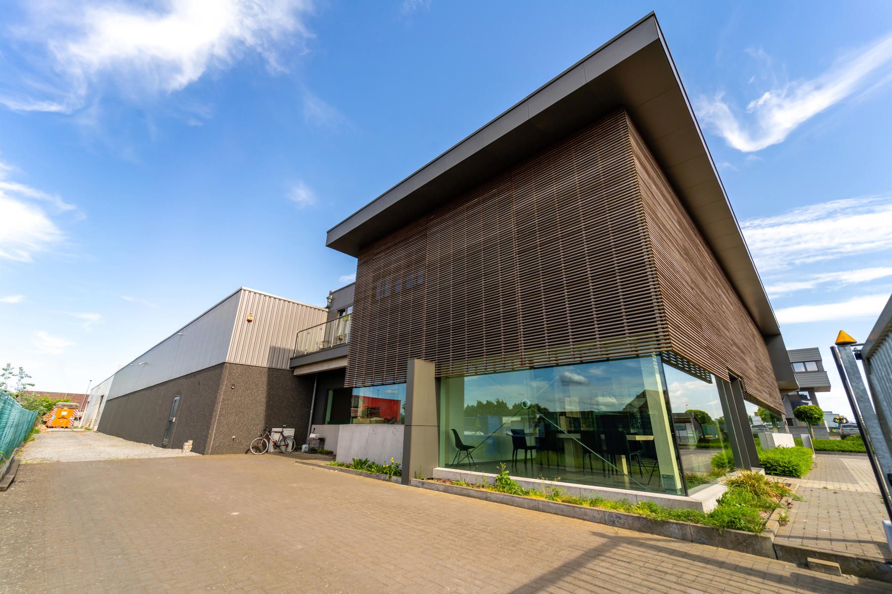 Multifunctioneel gebouw - hoge afwerkingsgraad - goede verbinding E313/E314. foto 31