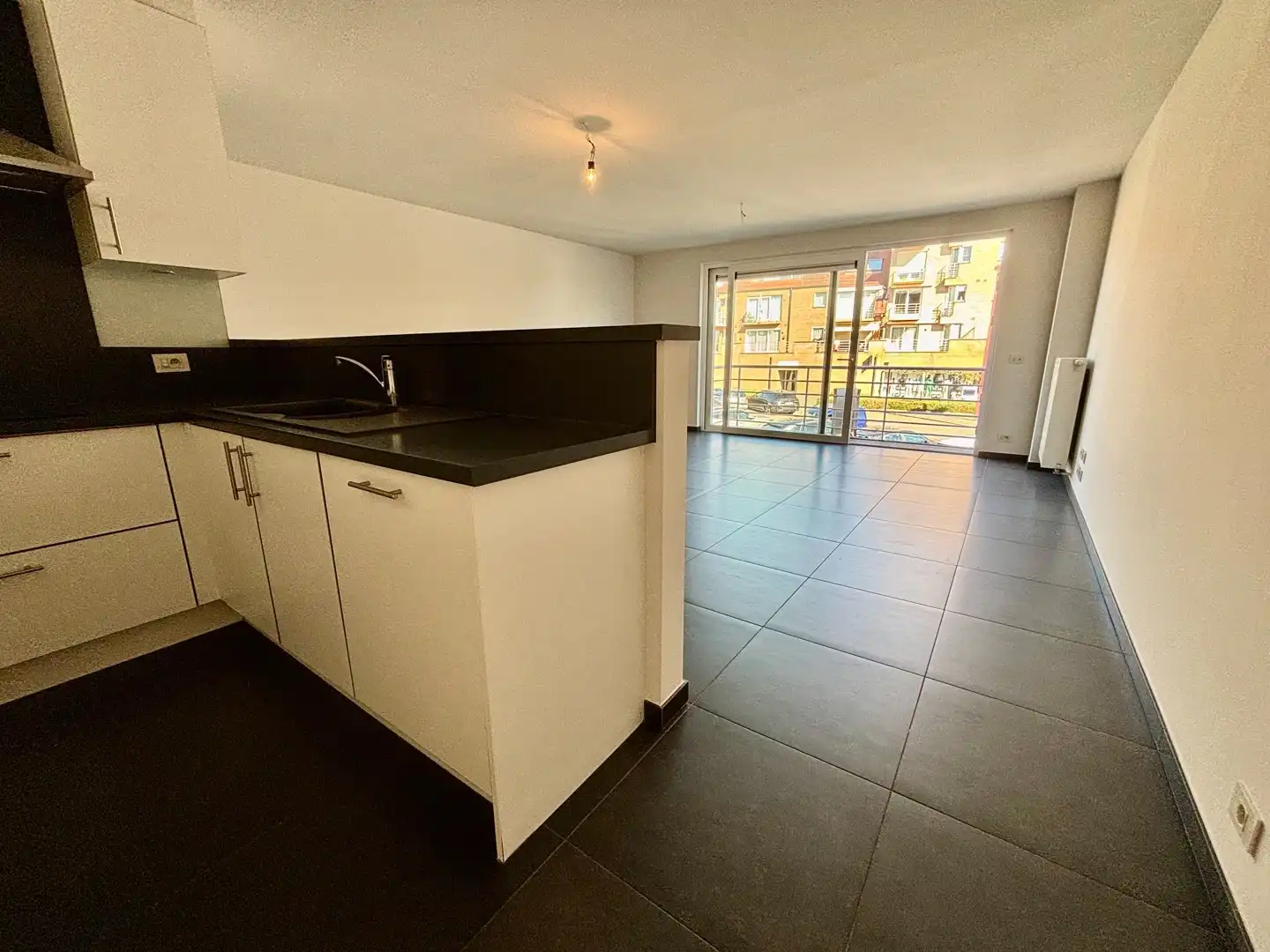 Centraal gelegen appartement met 2 terrassen en dubbele garage foto 2