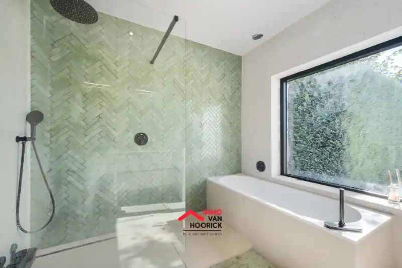 Instapklare woning met 5 slpkmrs en nieuw dak!!! foto 10