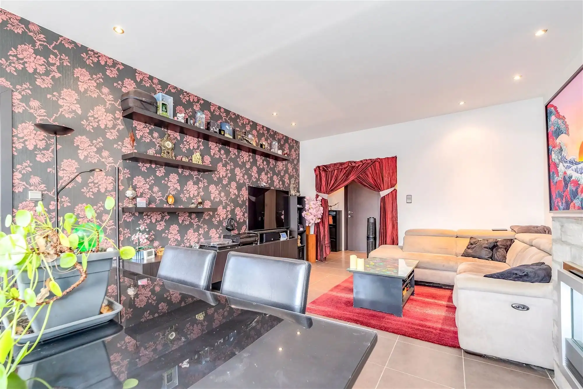 Instapklaar 2 slaapkamer appartement te Merksem foto {{pictureIndex}}