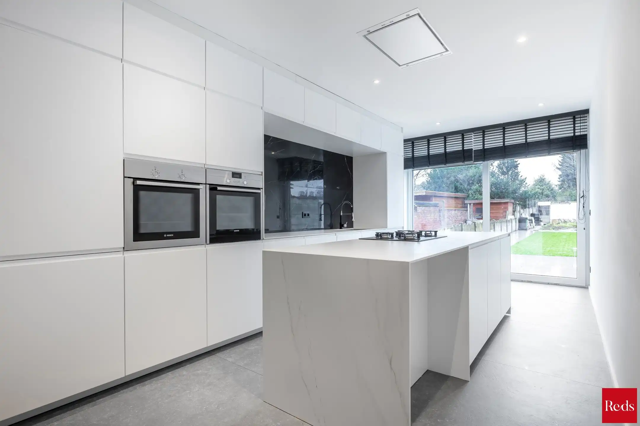 Volledig gerenoveerde woning in het hart van Wijnegem foto 12