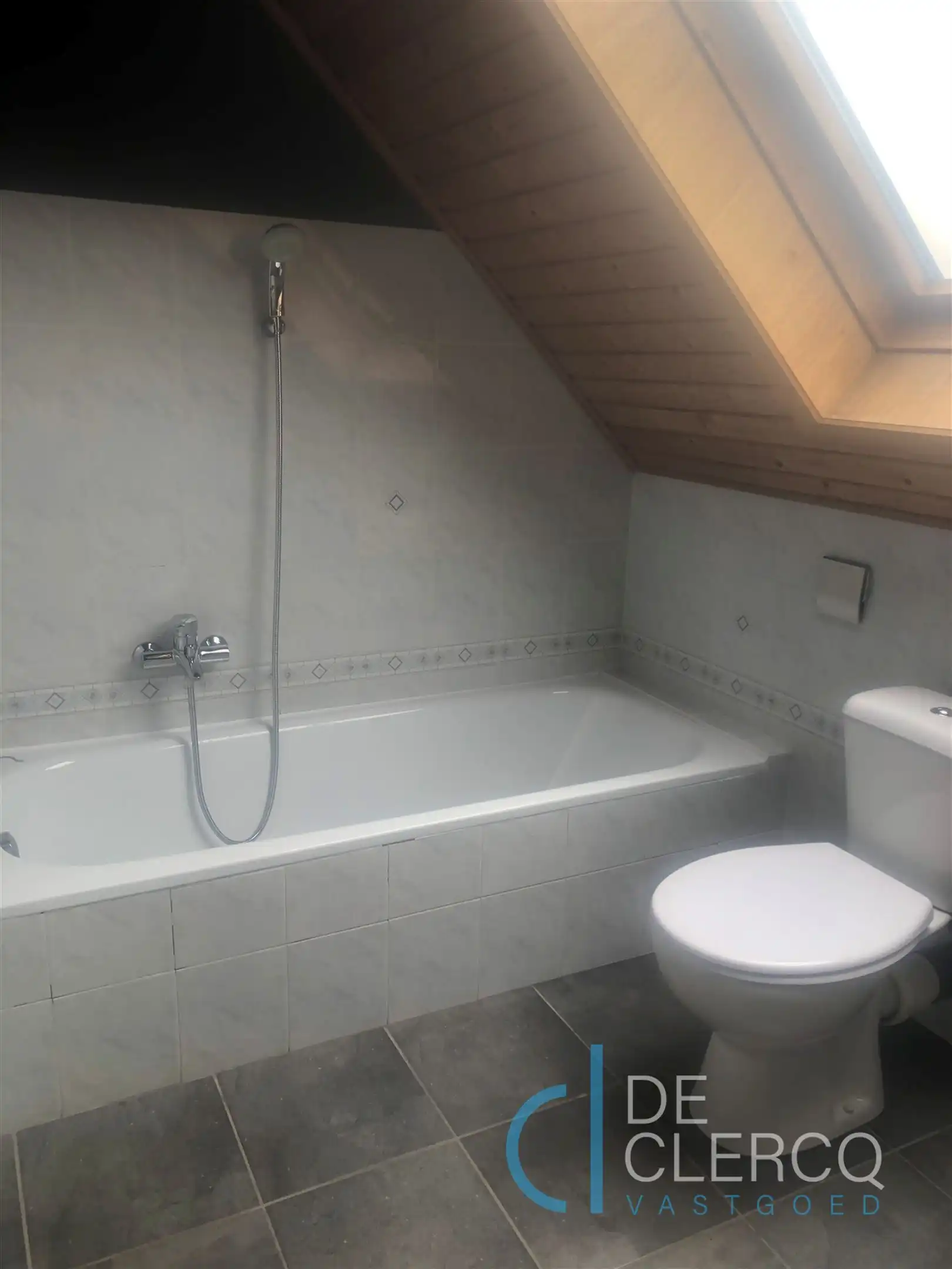 Charmante woning TE  HUUR op toplocatie in Lochristi! foto 11