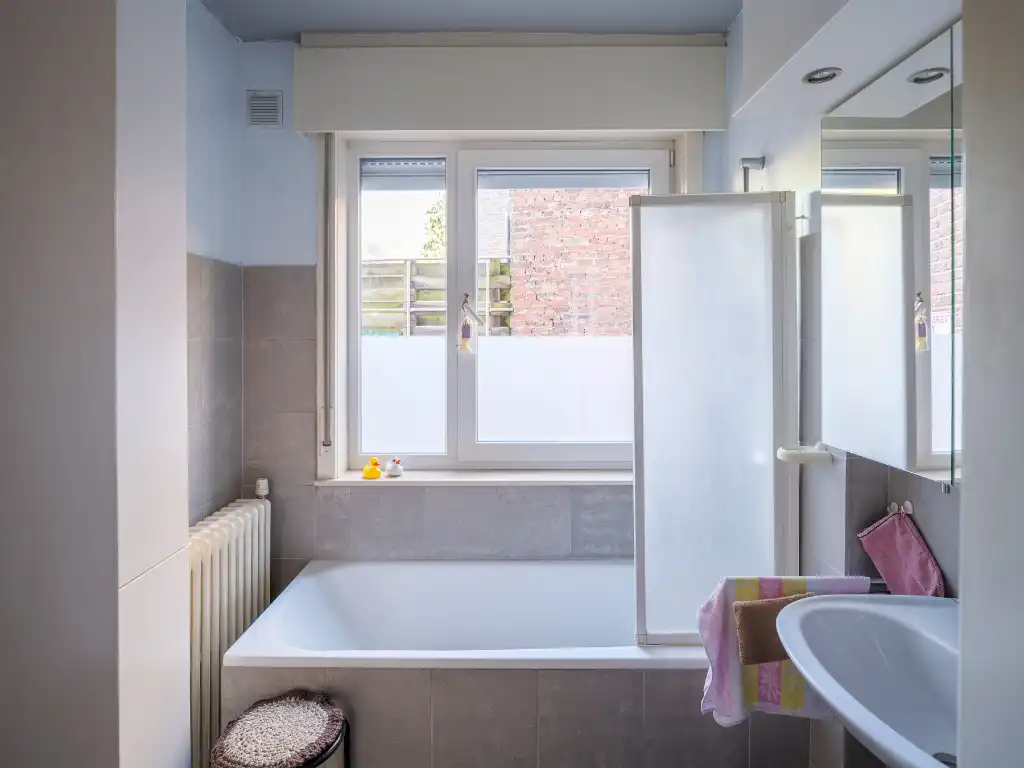 Stijlvol tweeslaapkamerappartement met mid-century karakter nabij Gent-Sint-Pieters foto 9