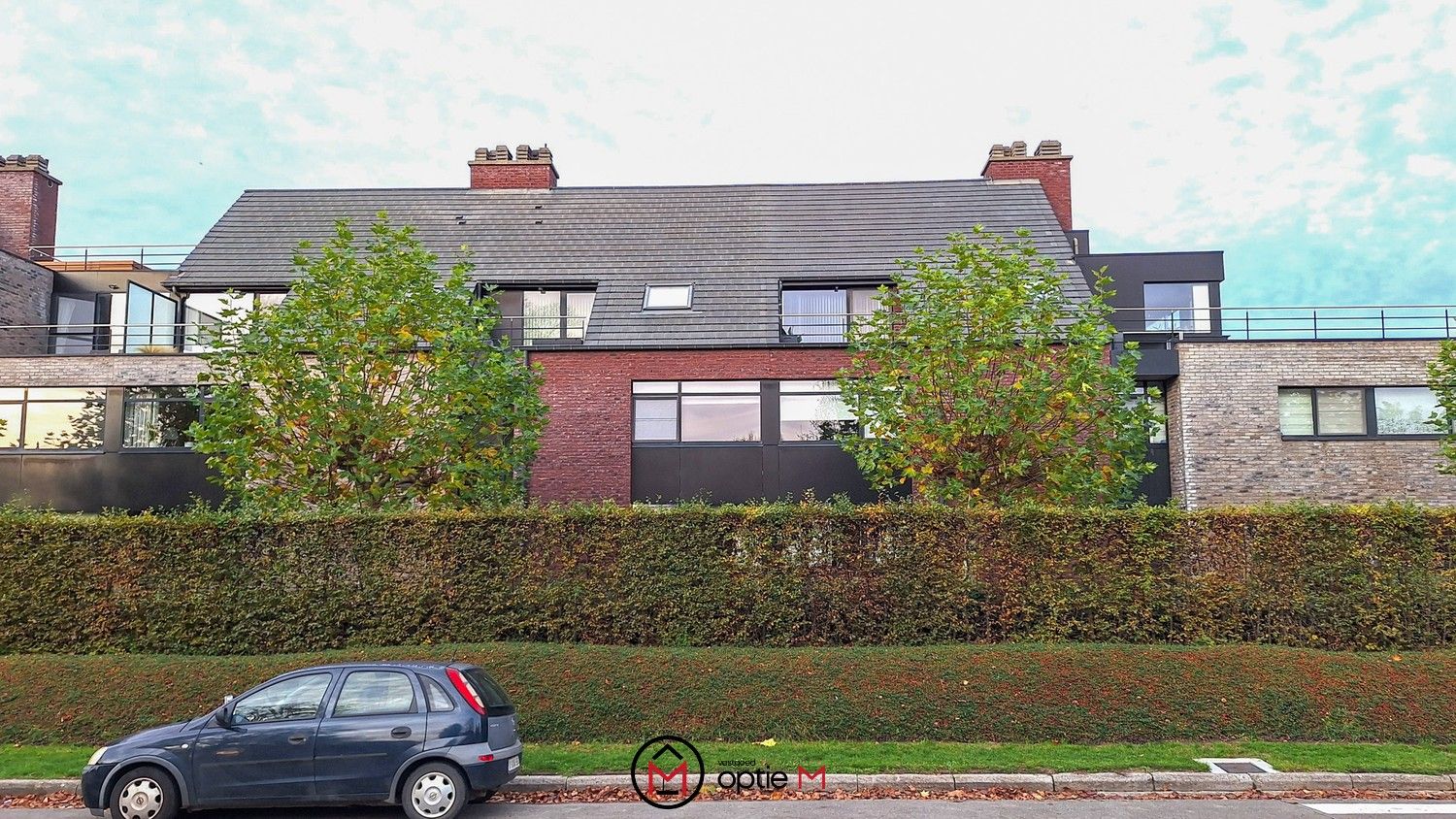 Lichtrijk appartement te huur in Tienen – met twee parkeerplaatsen en ruim terras foto {{pictureIndex}}