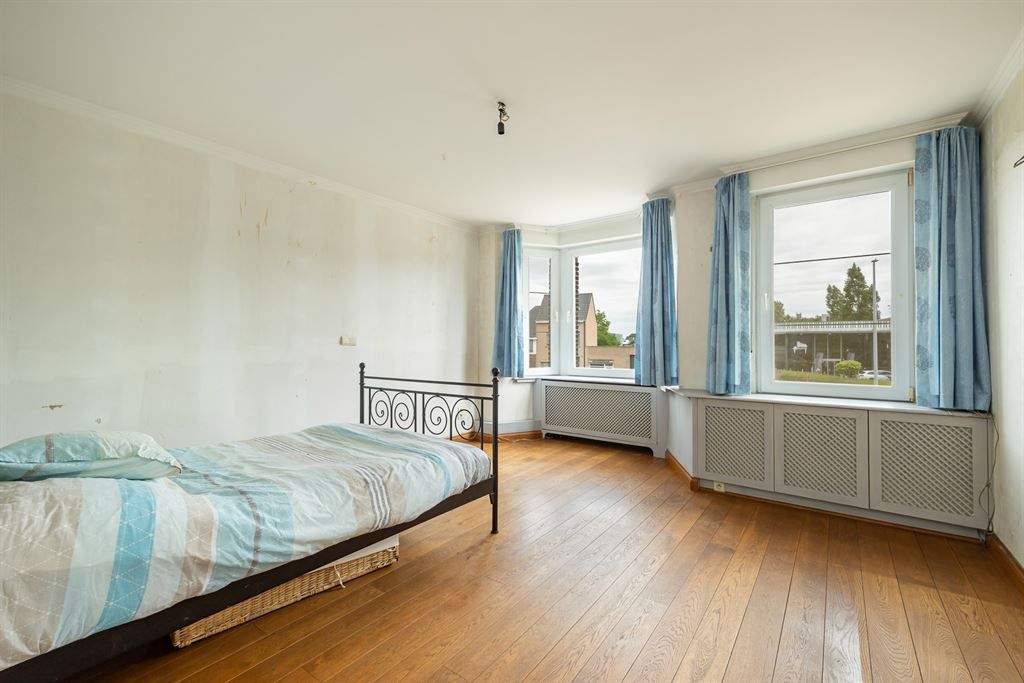 karaktervolle, te renoveren woning foto 13