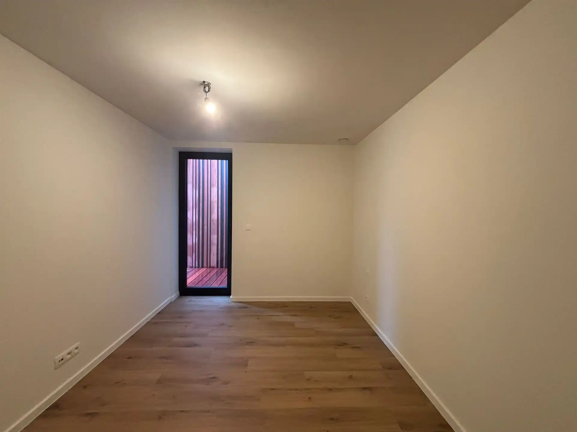 Modern gelijkvloers appartement met private tuin en ruime terrassen in Asse! foto 9