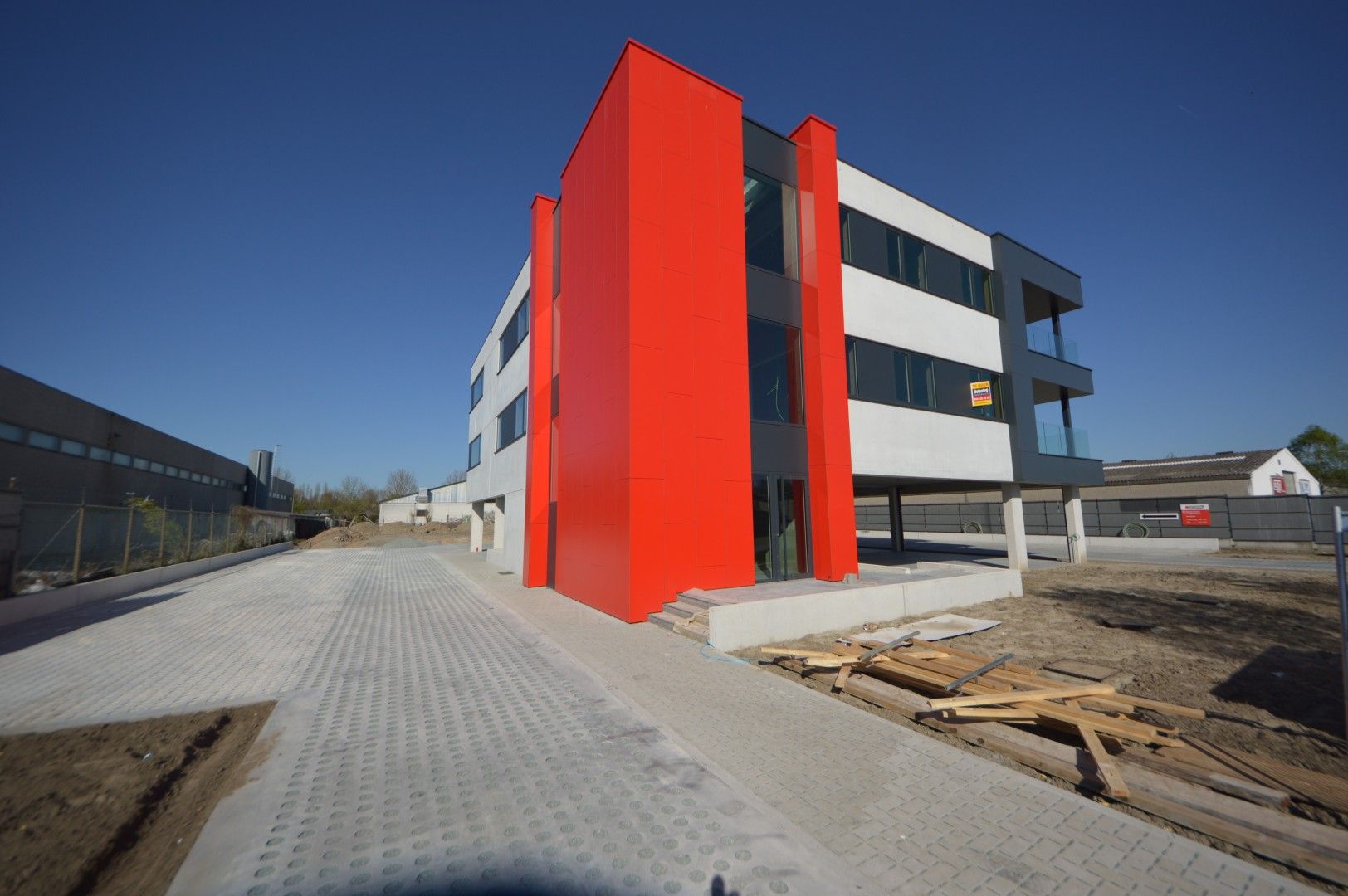 NIEUWBOUWKANTOREN MET PARKING NABIJ E40 foto 3