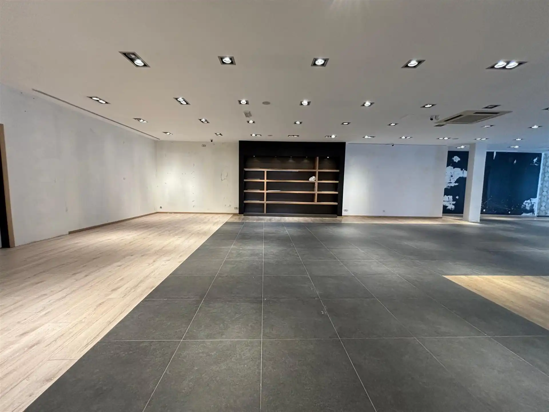 Uitstekend gelegen handelspand 150m², met 137m² opslagruimte en keuken foto 8