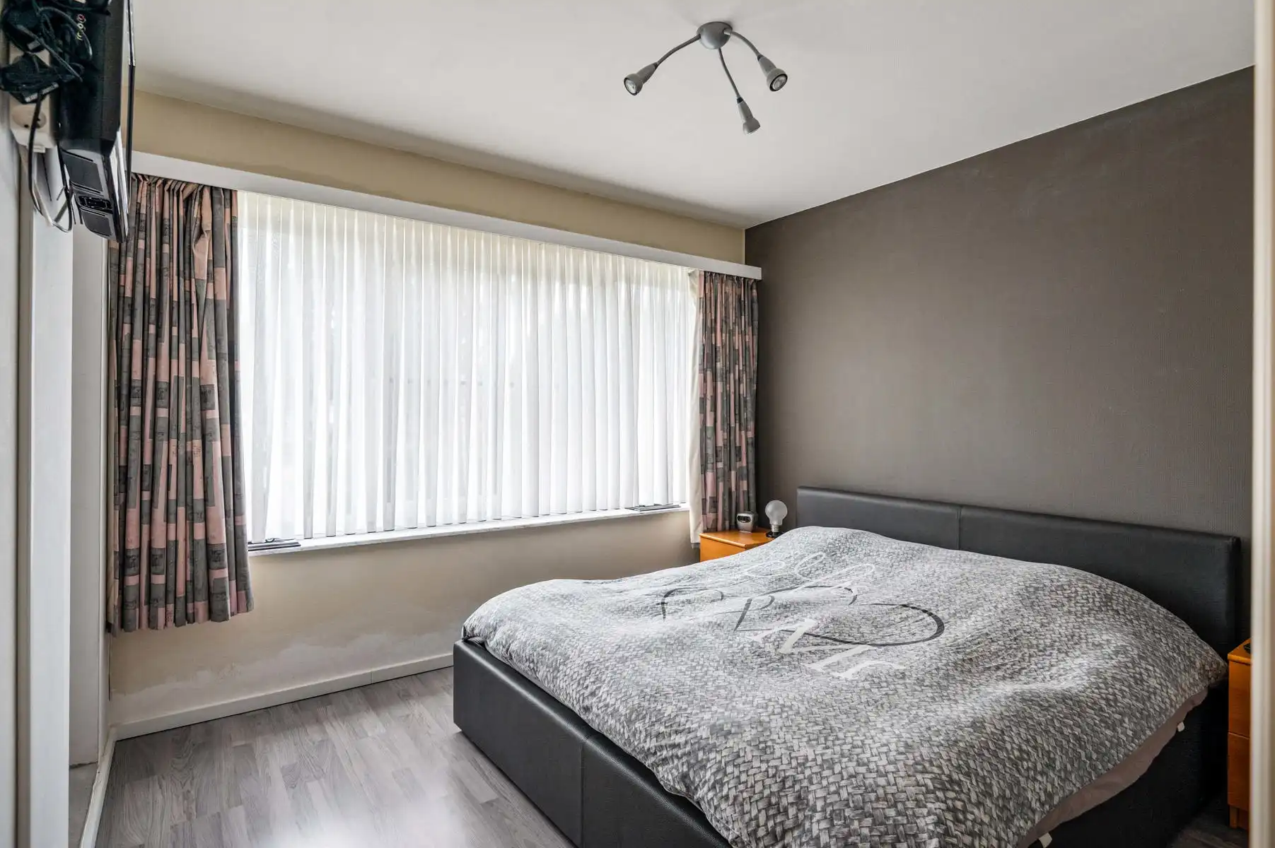 Gelijkvloers wonen met twee achterliggende garageboxen + oprit foto 17