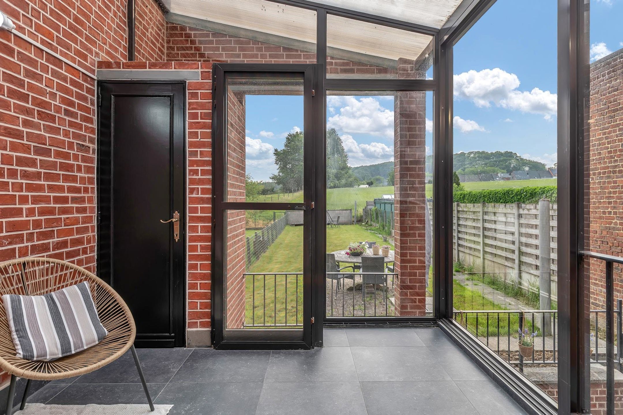 Gerenoveerde woning met 4 slaapkamers en 2 badkamers.  foto 6