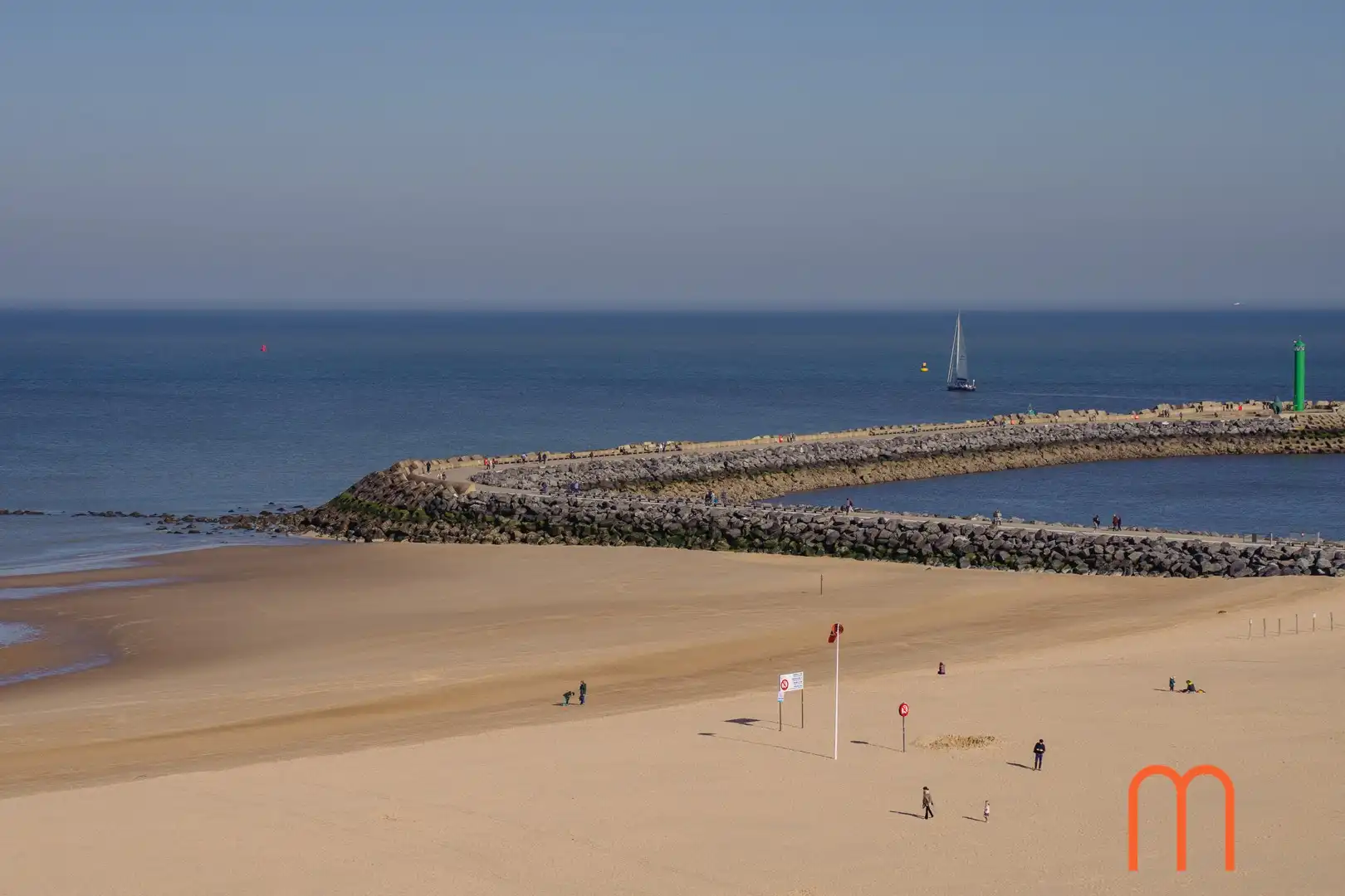 Luxe penthouse te koop in Oostende met zijdelings zeezicht en ruim terras foto {{pictureIndex}}