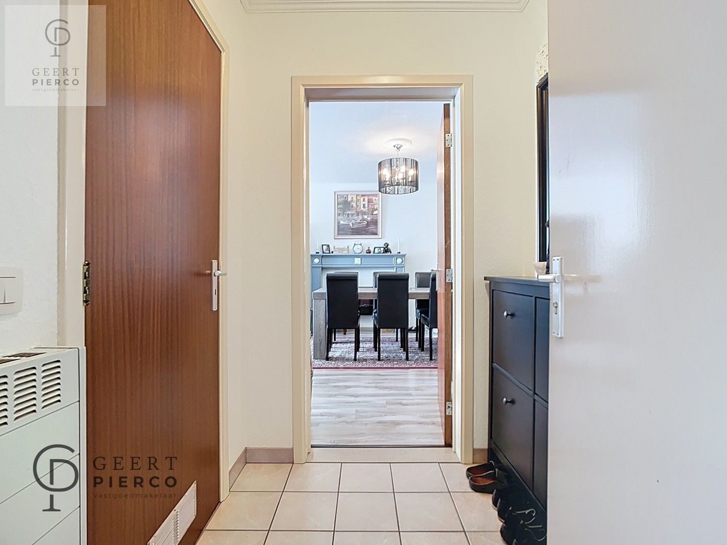 Gerenoveerd tweeslaapkamer appartement met autostaanplaats vlakbij stadscentrum. foto 9