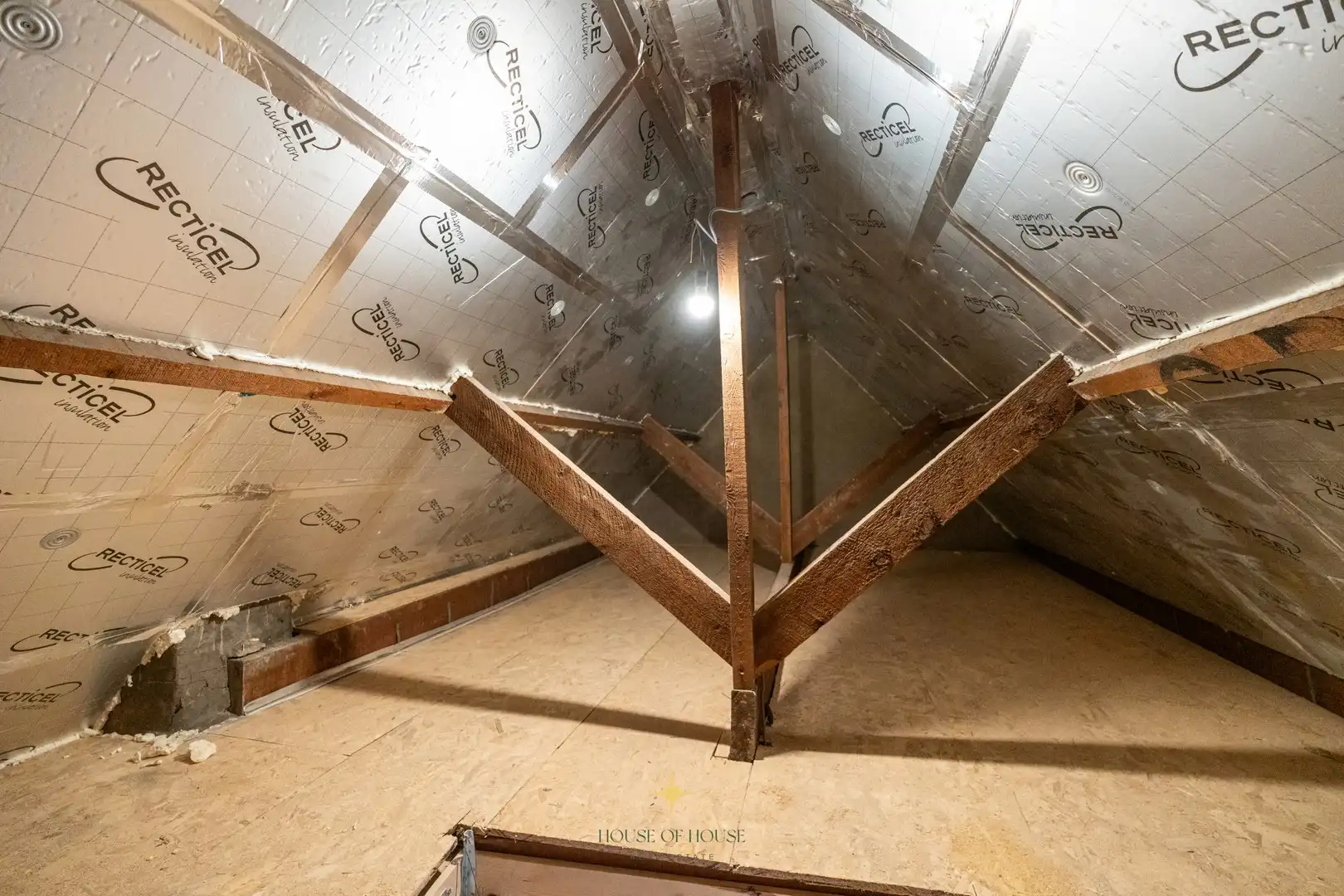 Gerenoveerde bel-étage met 3 slaapkamers en ruime garage foto 15