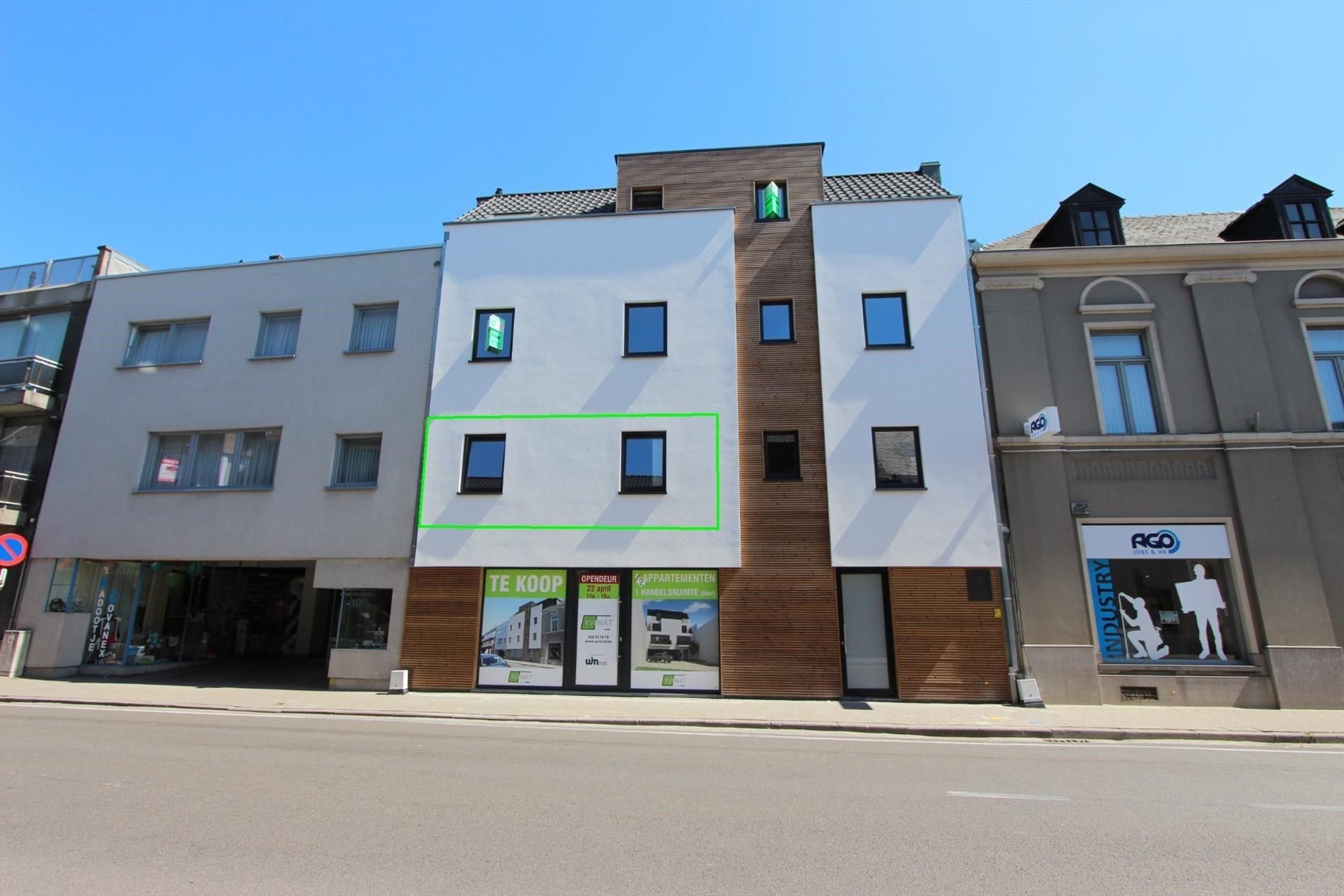 RECENT APPARTEMENT MET 2 SLAAPKAMERS EN STAANPLAATS foto {{pictureIndex}}