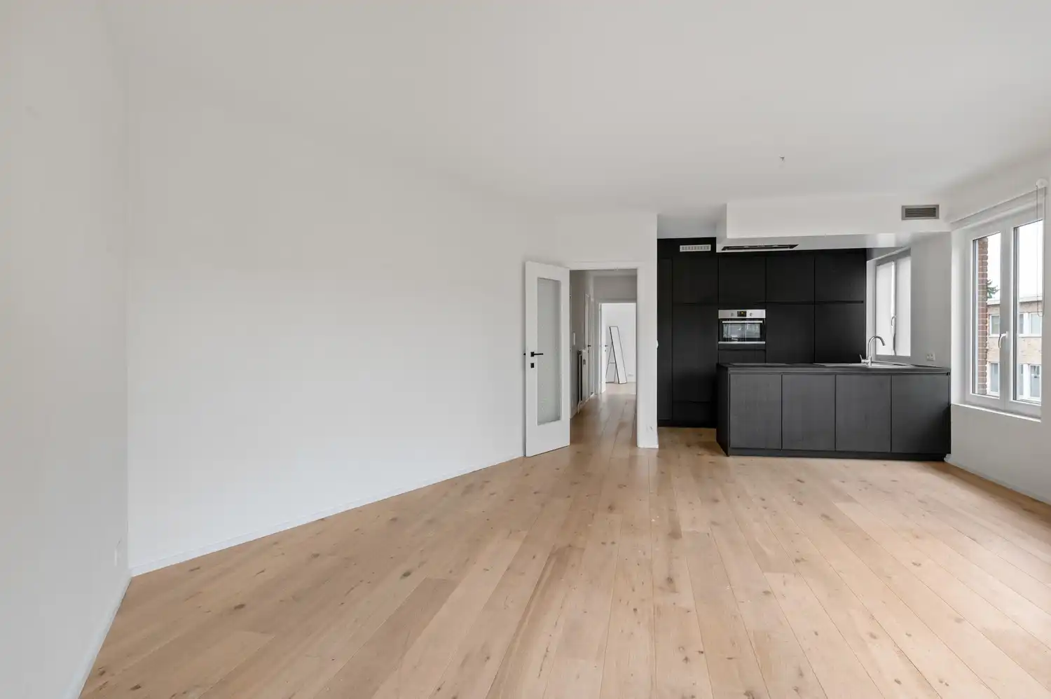 Modern, gunstig gelegen appartement met 2 slaapkamers te Hove foto 2