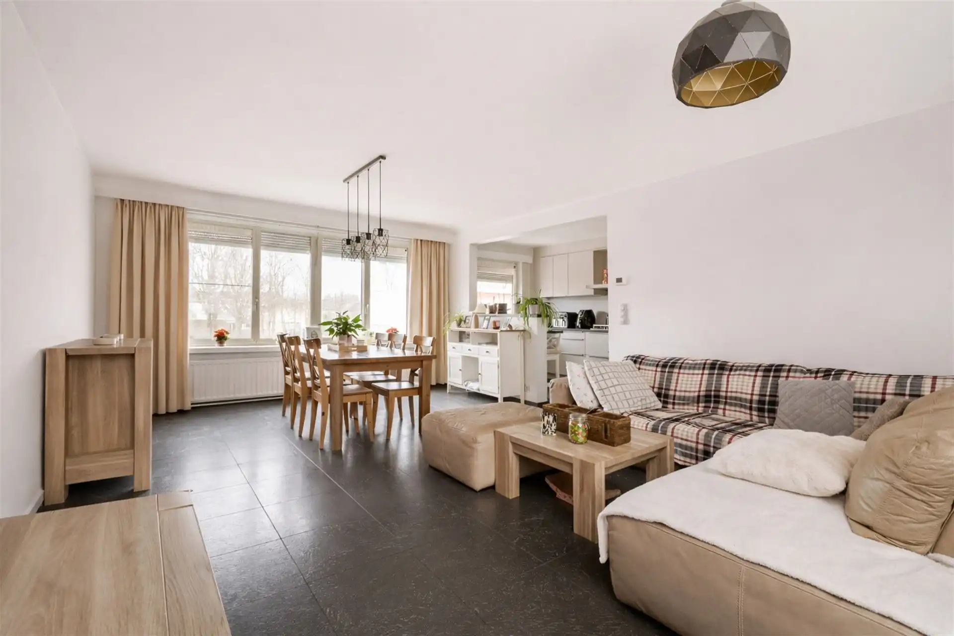 Instapklaar 2-slpk app met terras en garage (+€ 25.000) foto 6