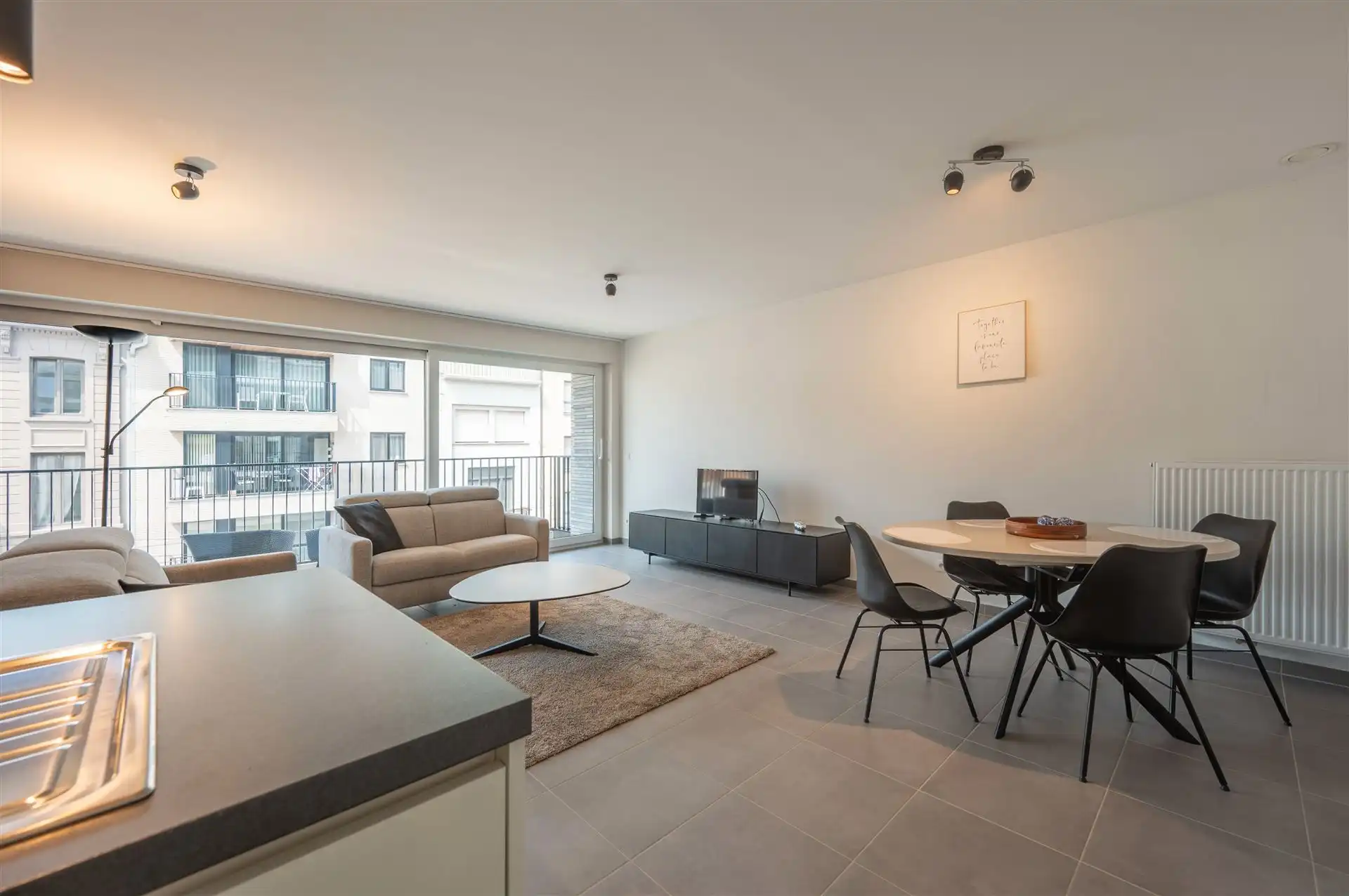 Gemeubeld appartement met 2 slaapkamers en ruim terras. foto 6