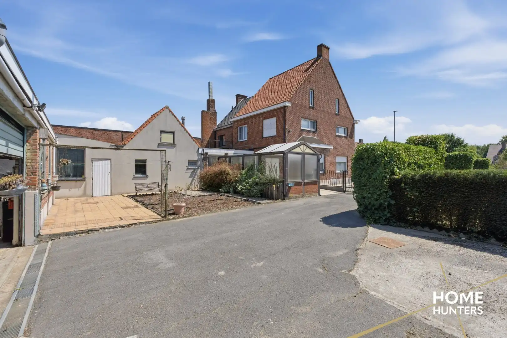 Ruime halfopen bebouwing met loods van 200 m² op een perceel van 919 m² foto 24