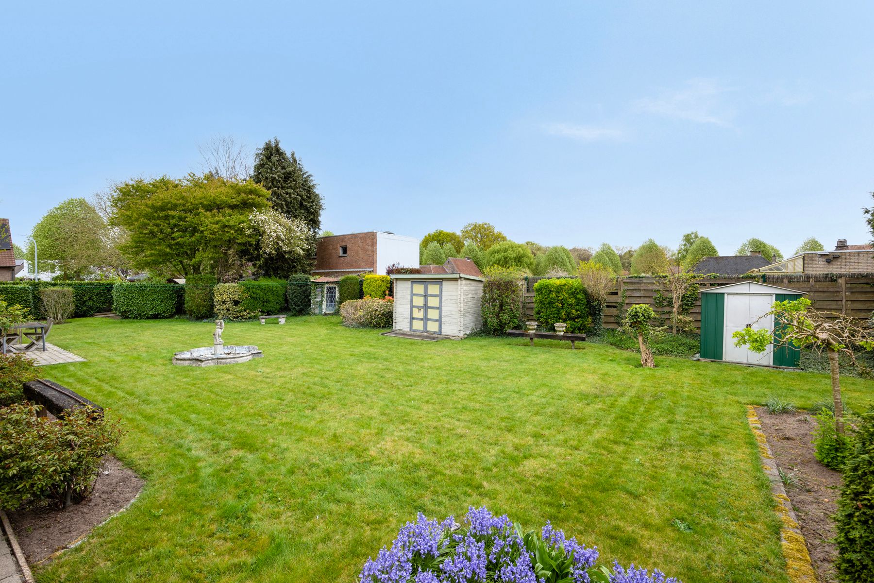 Deels gerenoveerde woning in het groene Bellem foto 16