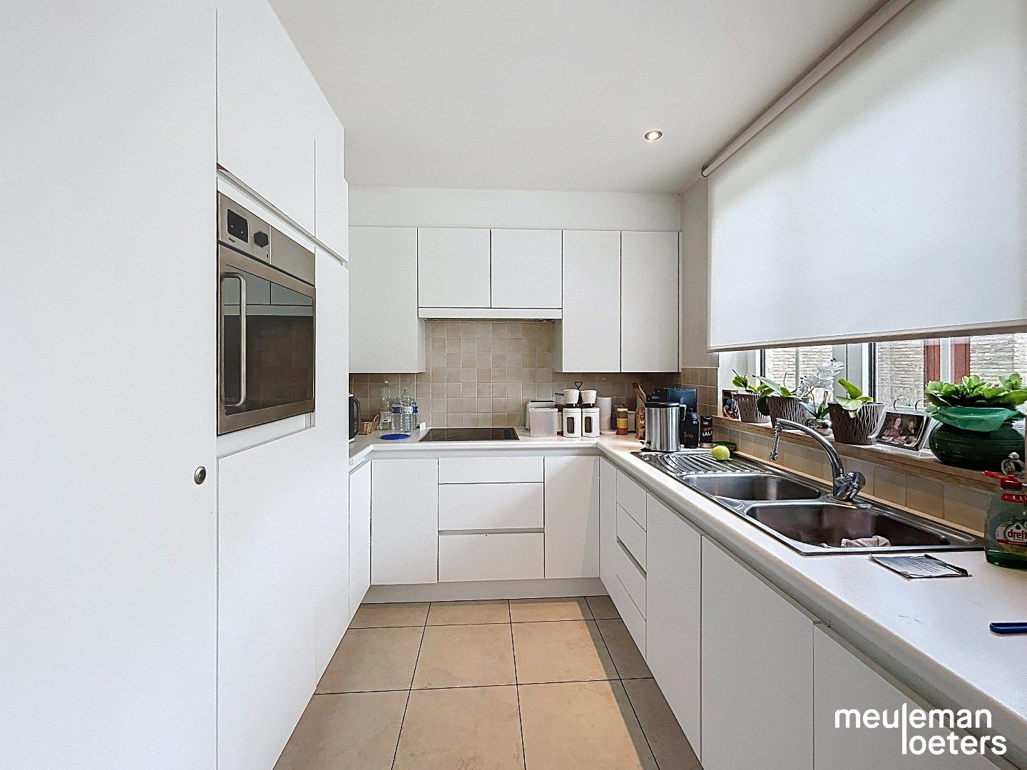 Lichtrijk energiezuinig appartement met tuin foto 7