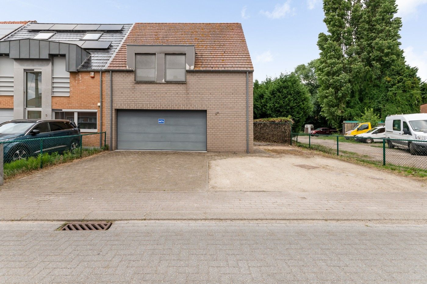 Ruime, instapklare woning met 3 slpk., dubbele garage en tuin foto 30