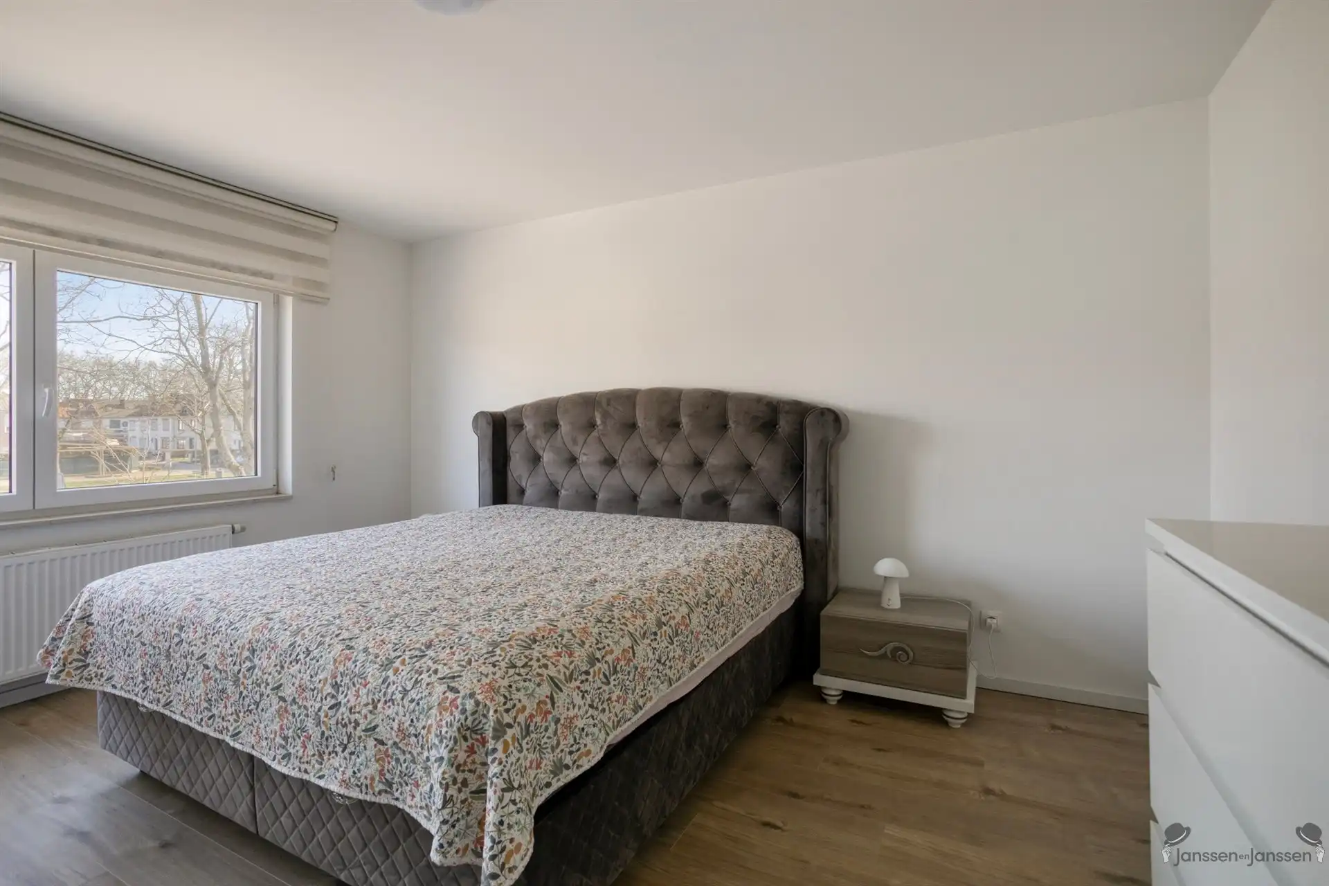 Volledig gerenoveerde HOB op topligging aan rustig pleintje te Genk foto 15