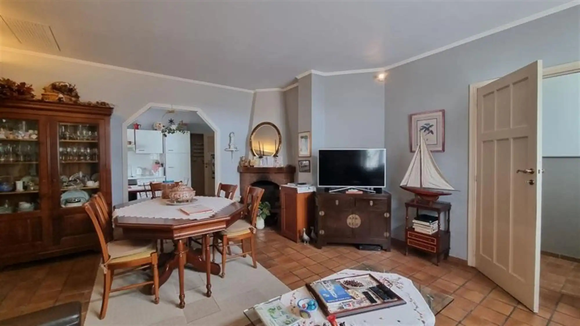 Aangename 3-gevel woning met tuin foto 3