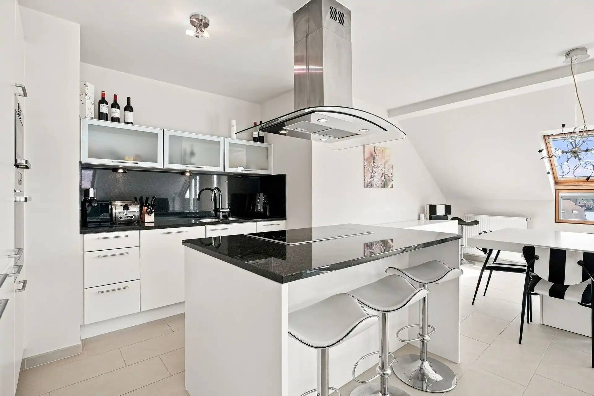 LUXUEUS  /  ZONNIG  foto 4