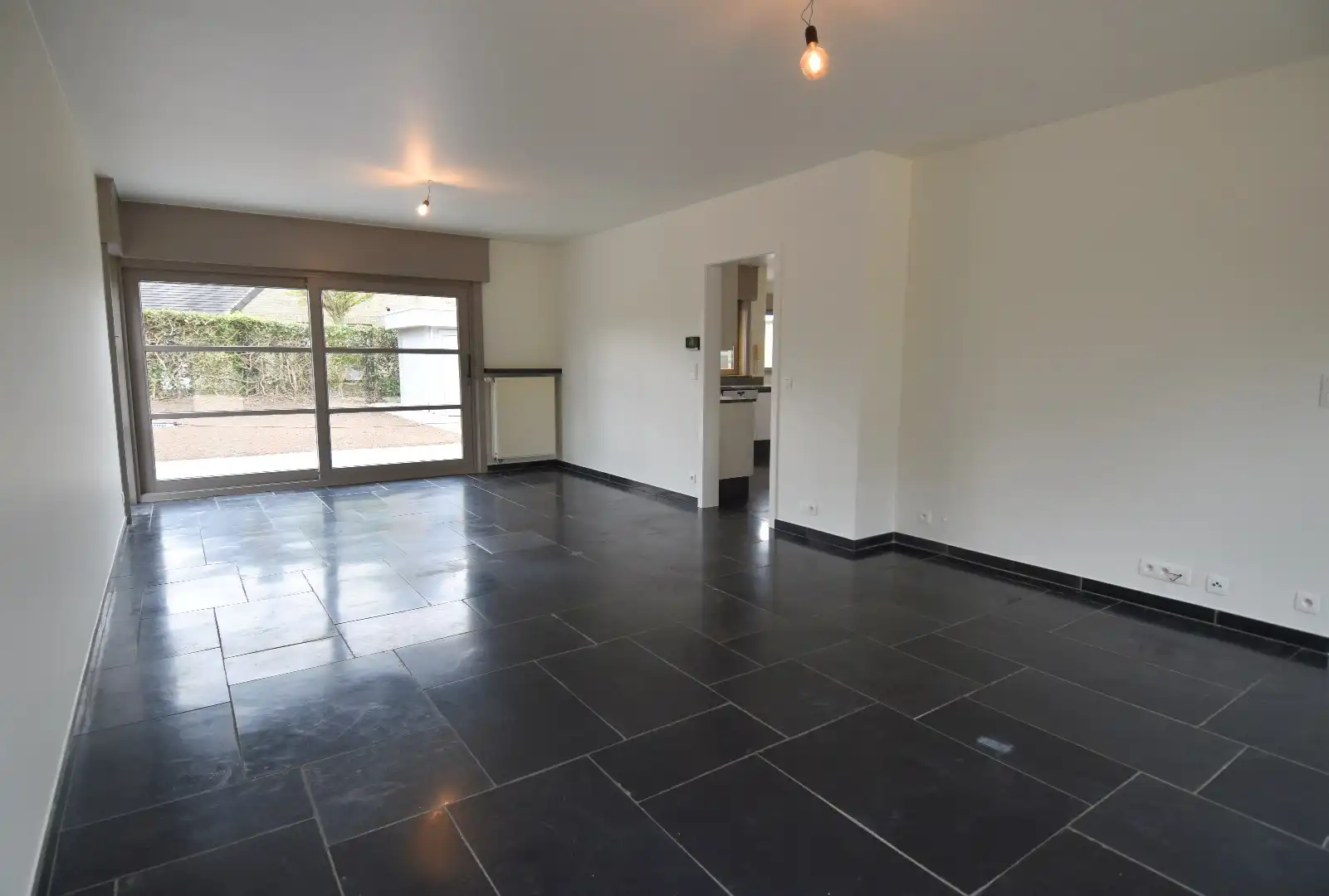 Ruime woning met 4 slaapkamers, tuin en garage in Bellegem foto 3