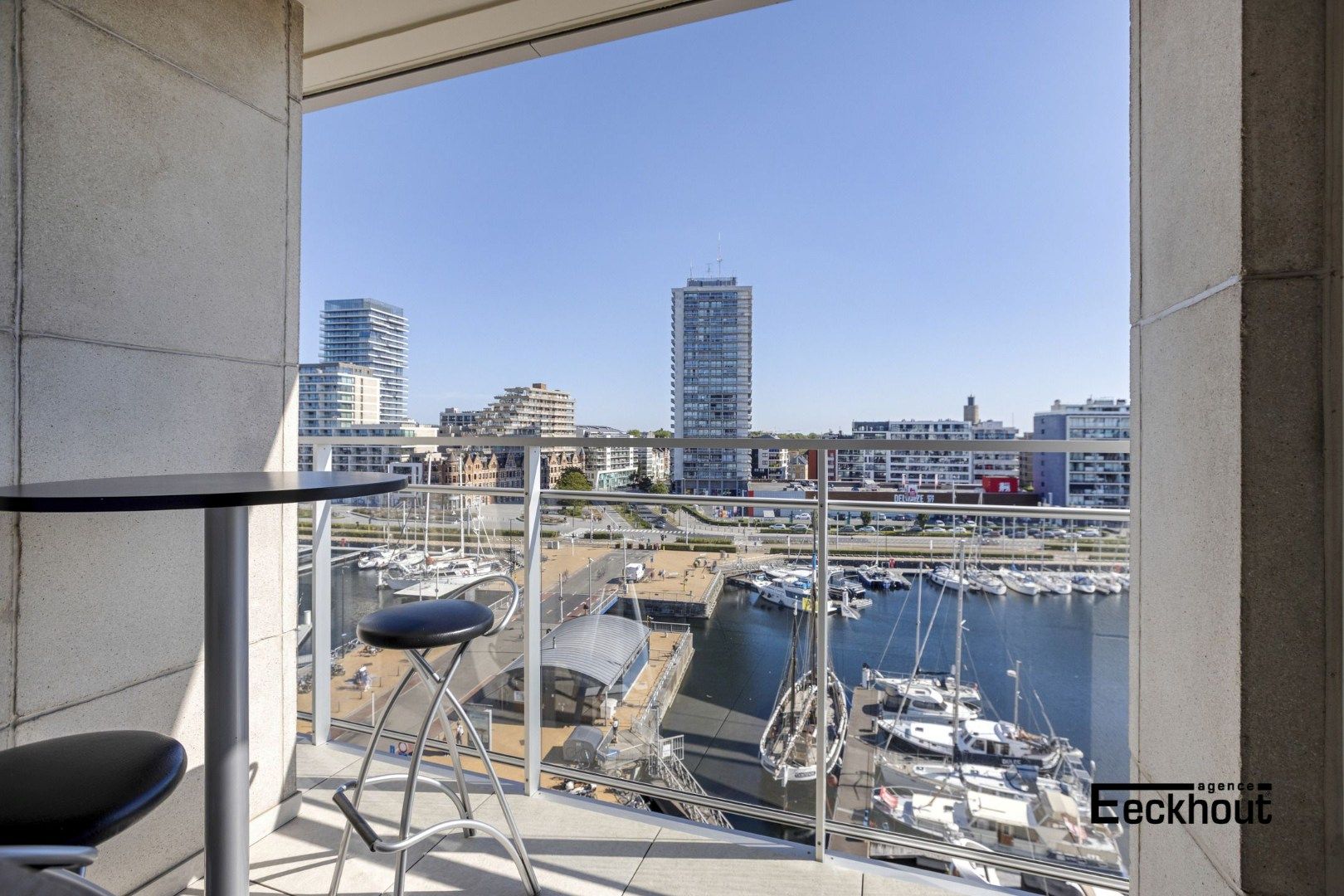 Uiterst ruim (154 m²) hoekappartement met frontaal zicht op de jachthaven te Oostende! foto 21
