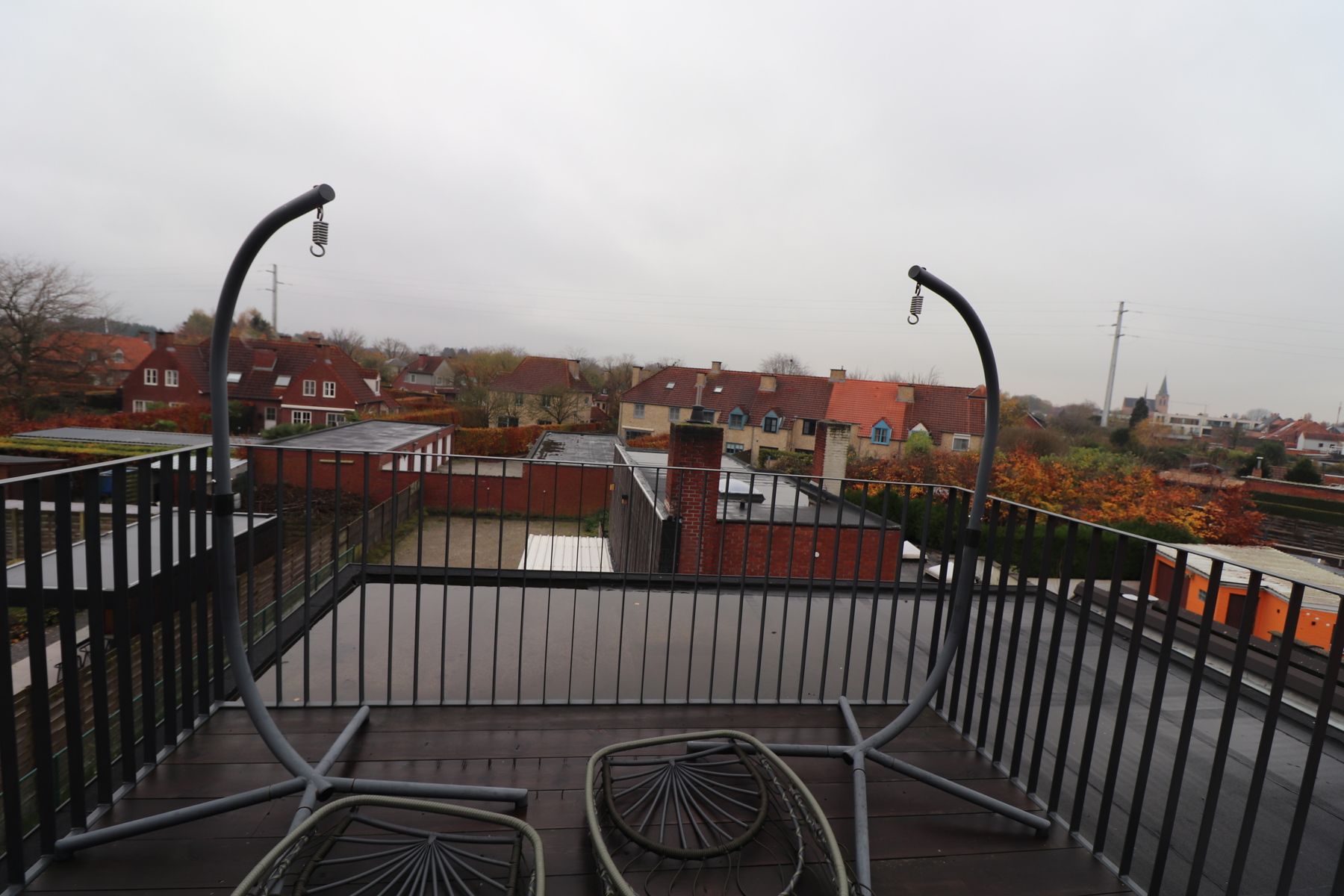 Gerenoveerd duplex-appartement met 3 slaapkamers, terras en autostaanplaats met fietsenberging. foto 14