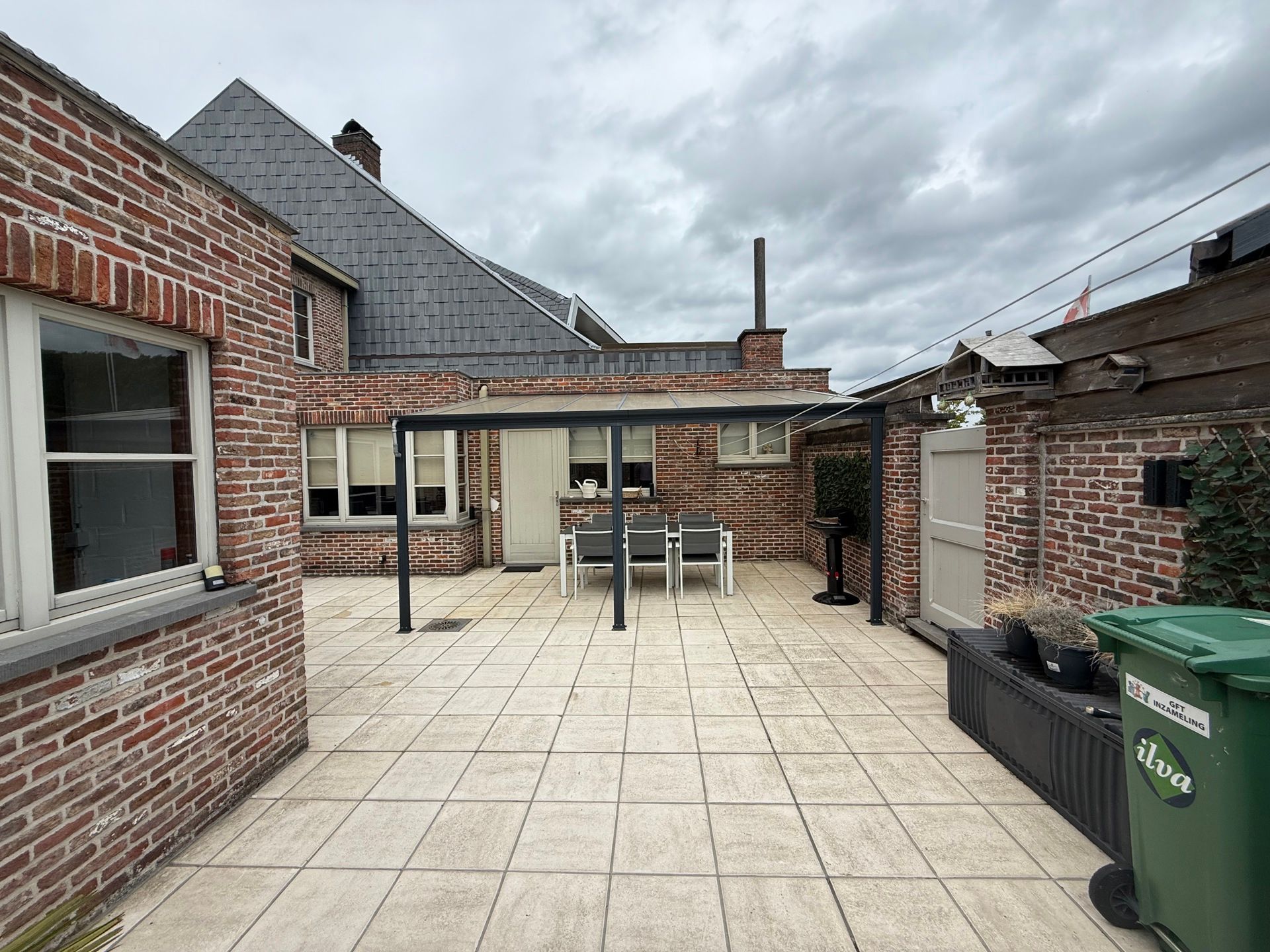 BURST - Ruime woning met garage. foto 16
