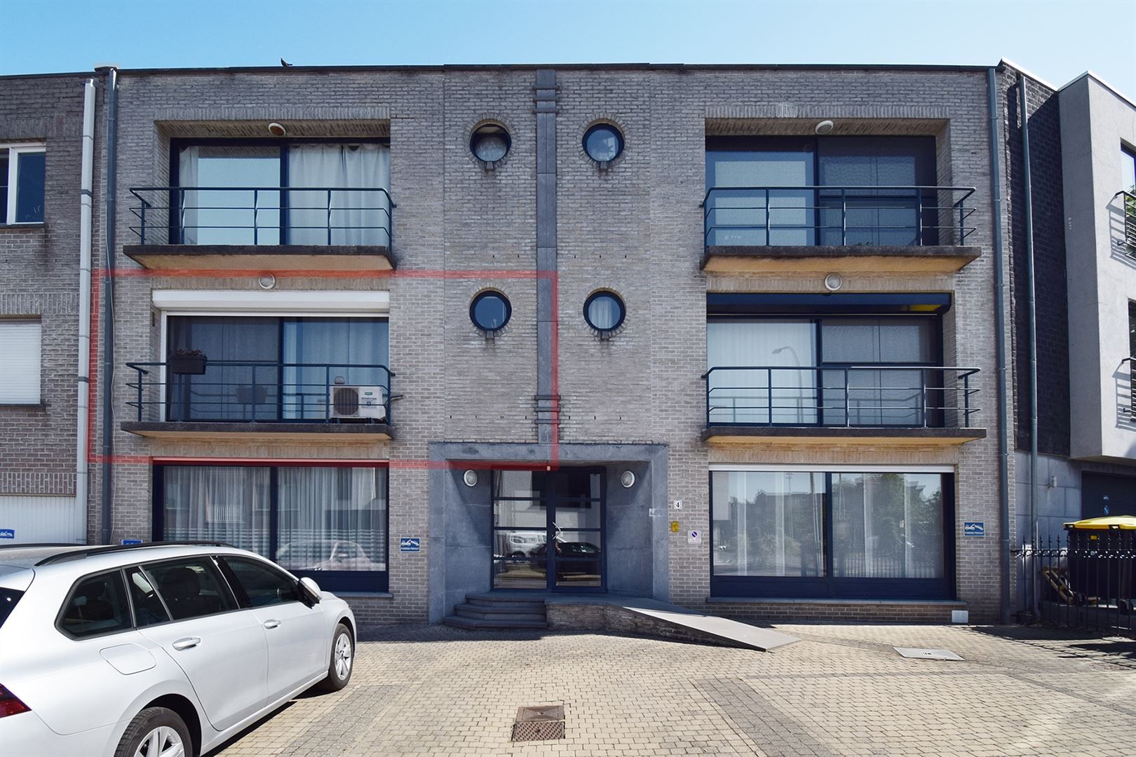 Ruim appartement met 2 slpks op centrale ligging! foto {{pictureIndex}}