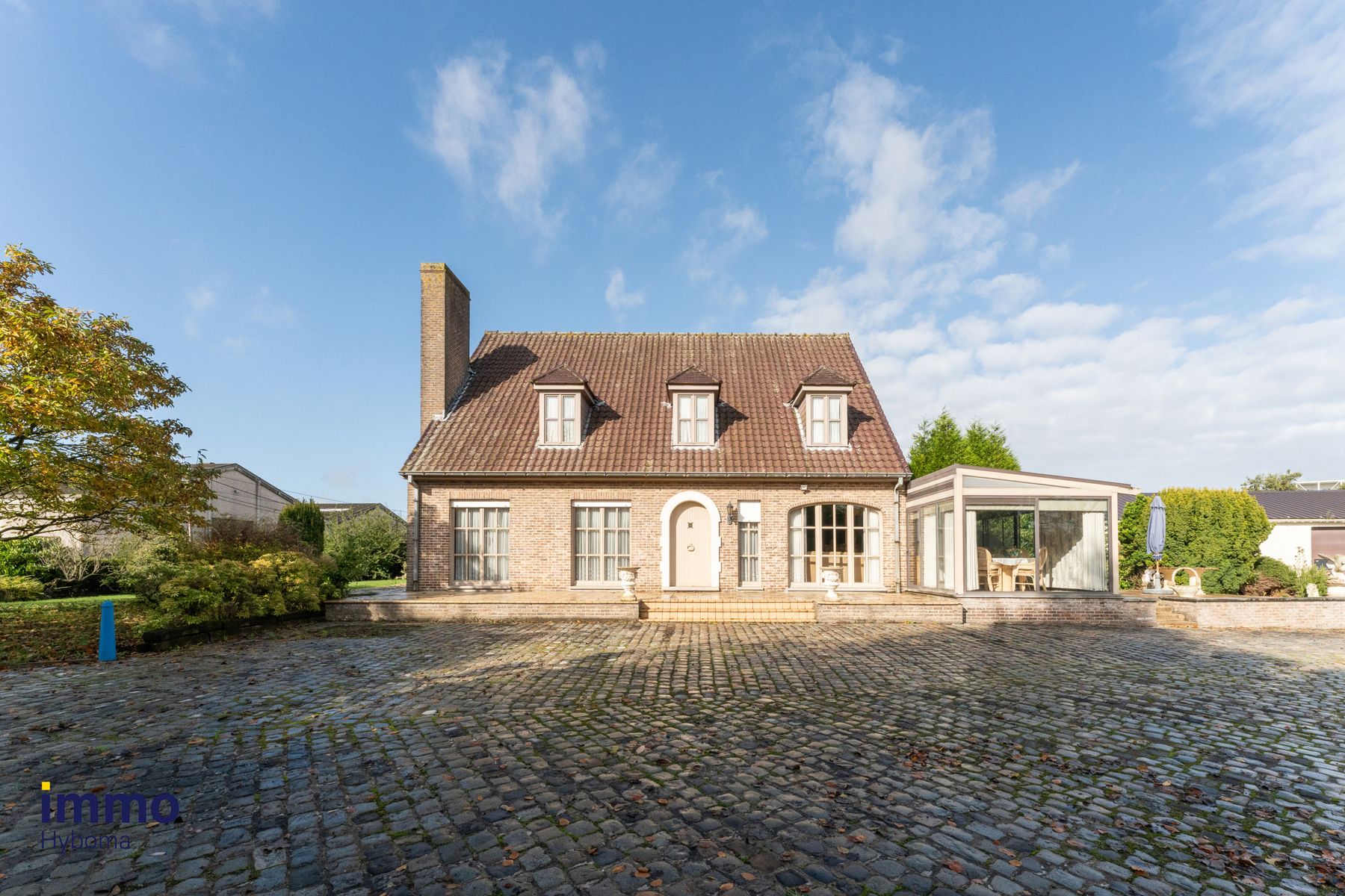 Idyllisch gelegen villa op 3598 m² met garage voor 6 wagens foto 3