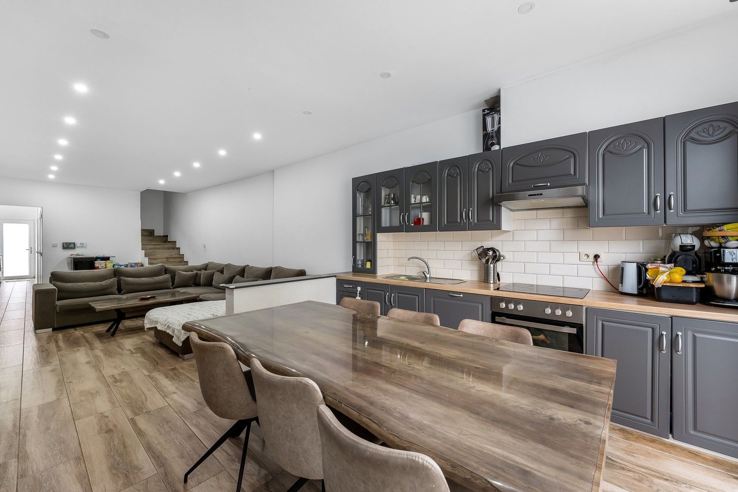 Te renoveren woning met 3 slaapkamers foto 4