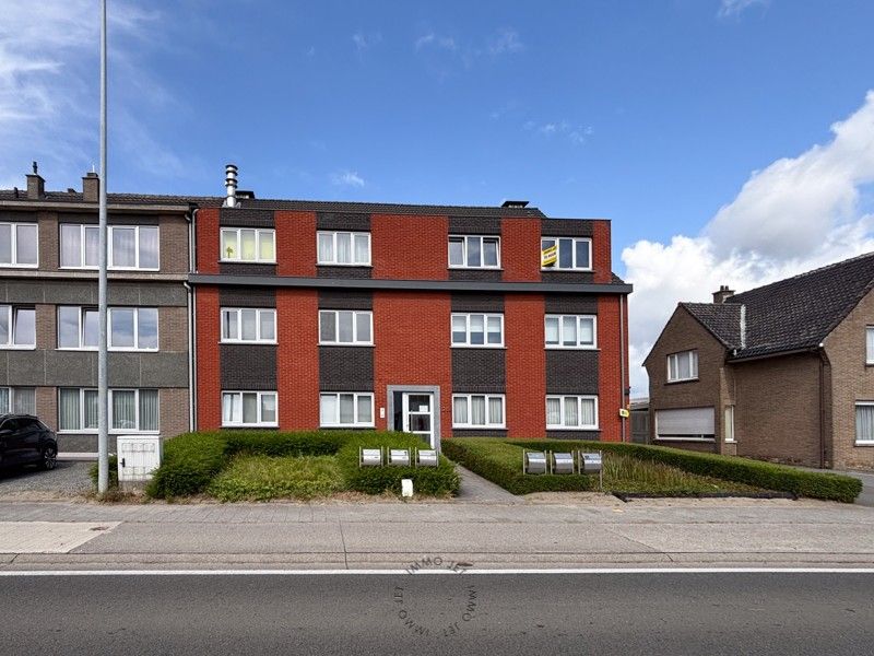 Centraal gelegen appartement met twee slaapkamers, terras en garage foto {{pictureIndex}}